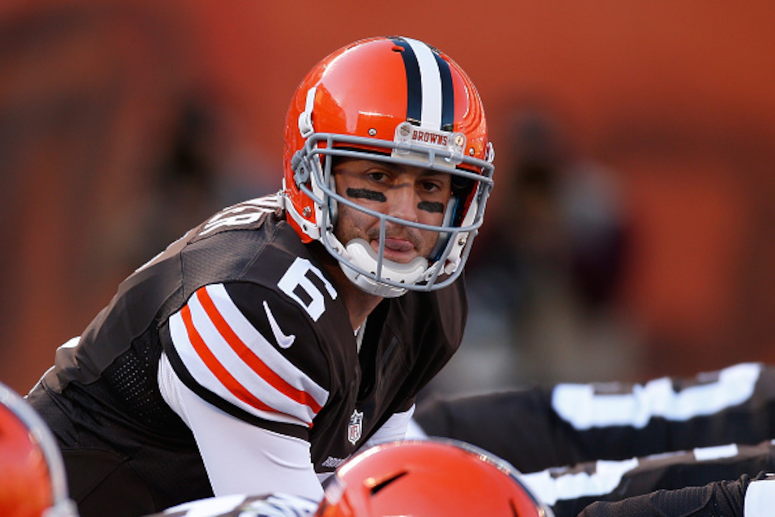 CLEVELAND, OH - OCTOBER 12: Brian Hoyer #6 of the Cleveland Browns prepares to take a snap during the fourth quarter against the Pittsburgh Steelers at FirstEnergy Stadium on October 12, 2014 in Cleveland, Ohio. (Photo by Gregory Shamus/Getty Images) CLEVELAND, OH - OCTOBER 12: Brian Hoyer #6 of the Cleveland Browns prepares to take a snap during the fourth quarter against the Pittsburgh Steelers at FirstEnergy Stadium on October 12, 2014 in Cleveland, Ohio. (Photo by Gregory Shamus/Getty Images)