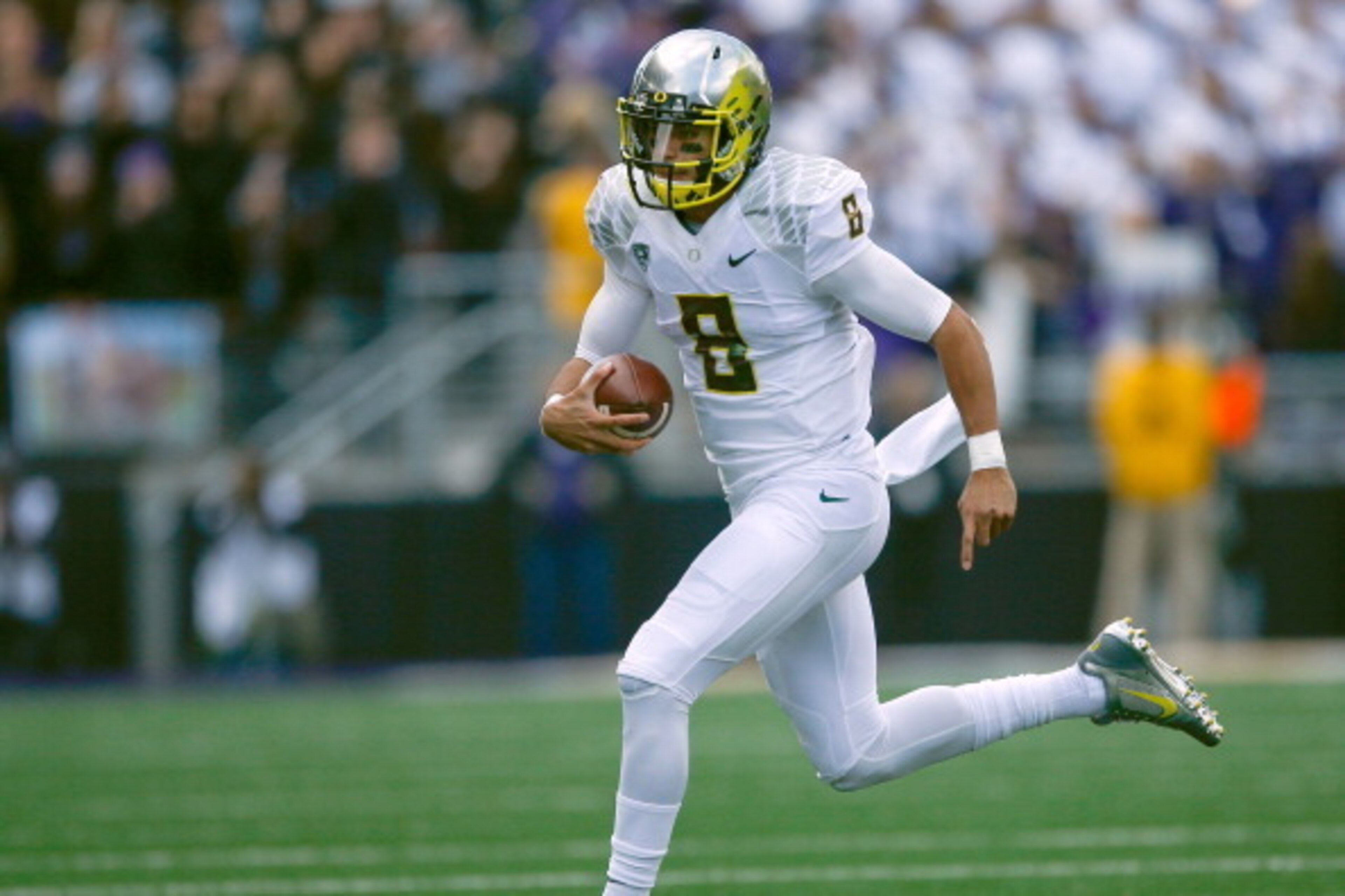 SEATTLE, WA - OCTOBER 12: Quarterback Marcus Mariota #8 of the Oregon Ducks rushes against the Washington Huskies on October 12, 2013 at Husky Stadium in Seattle, Washington. (Photo by Otto Greule Jr/Getty Images) SEATTLE, WA - OCTOBER 12: Quarterback Marcus Mariota #8 of the Oregon Ducks rushes against the Washington Huskies on October 12, 2013 at Husky Stadium in Seattle, Washington. (Photo by Otto Greule Jr/Getty Images)