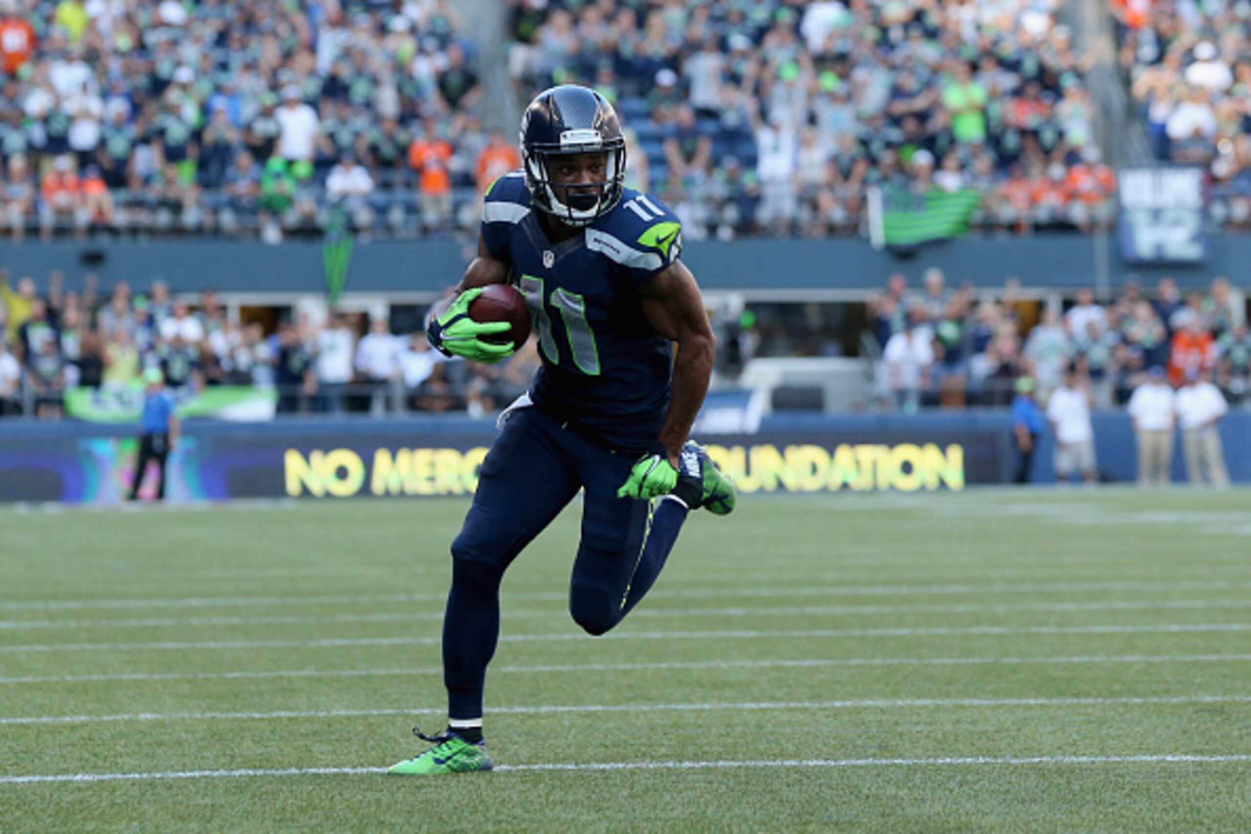 SEATTLE, WA - SEPTEMBER 21:  Wide receiver Percy Harvin #11 of the Seattle Seahawks carries the ball against the Denver Broncos at CenturyLink Field on September 21, 2014 in Seattle, Washington.  (Photo by Jeff Gross/Getty Images)