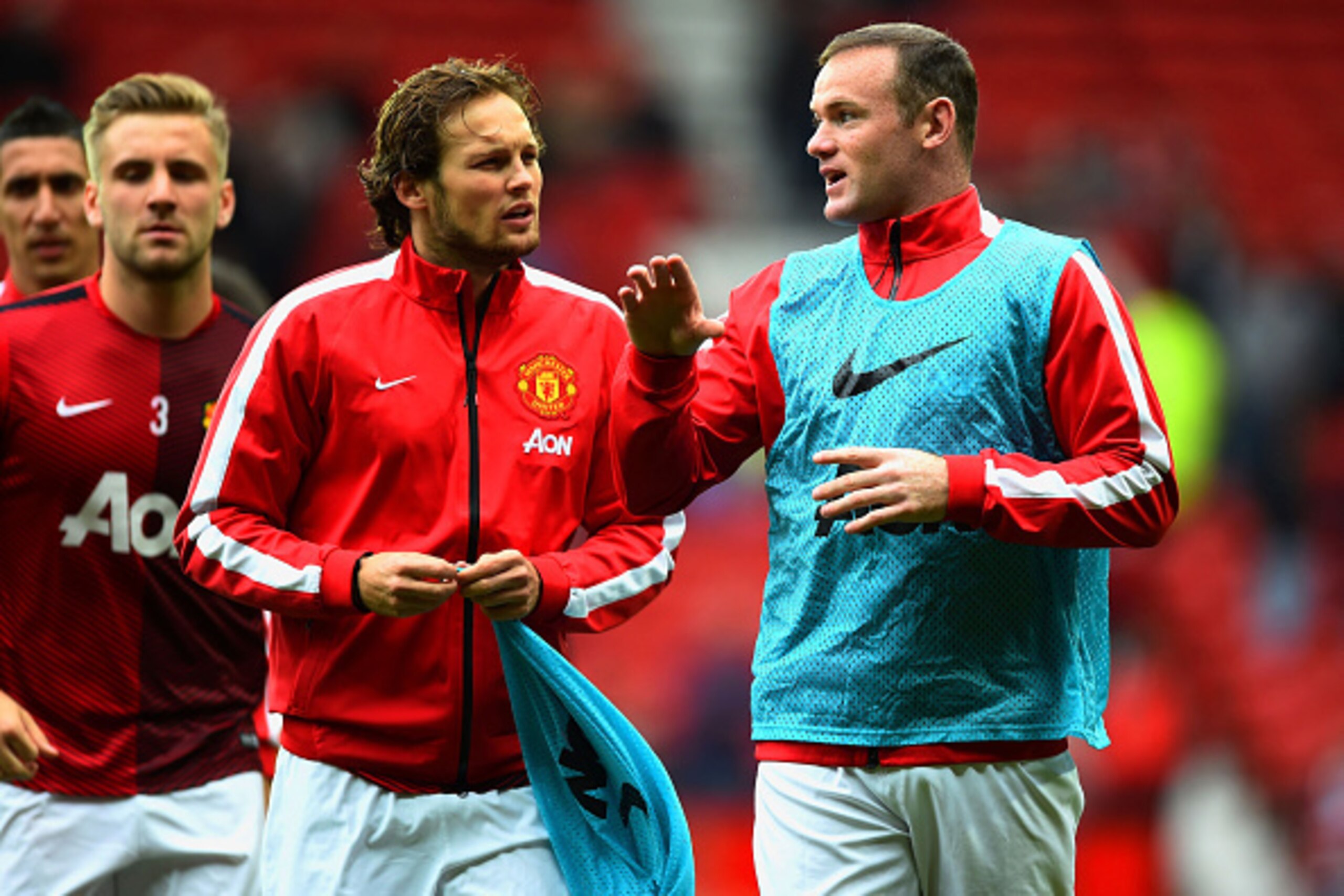MANCHESTER, ENGLAND - SEPTEMBER 27:  Daley Blind of Manchester United and Wayne Rooney of Manchester United chat during the warm up session prior to kickoff during the Barclays Premier League match between Manchester United and West Ham United at Old Traf