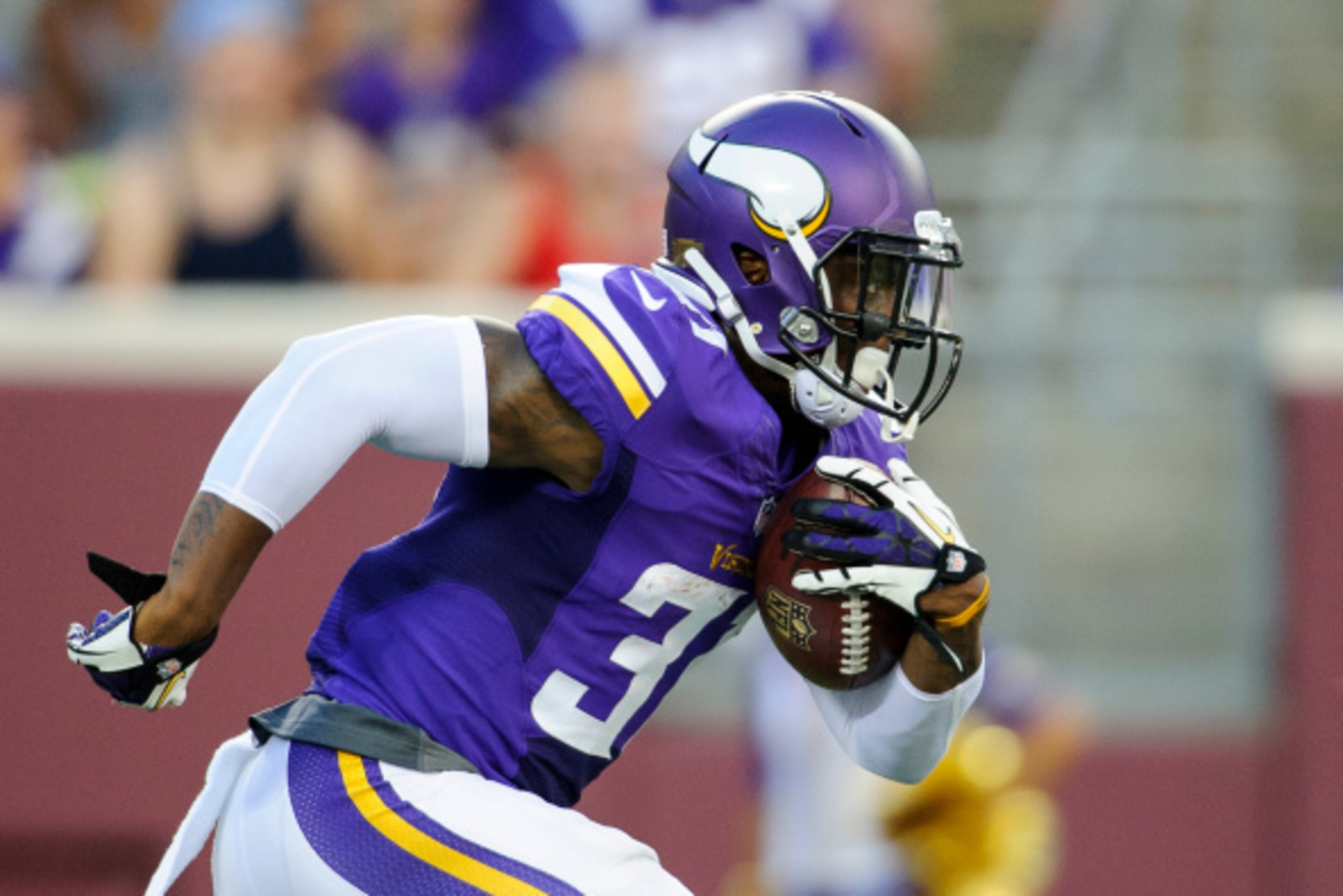 MINNEAPOLIS, MN - AUGUST 16: Jerick McKinnon #31 of the Minnesota Vikings returns a punt against the Arizona Cardinals during the game on August 16, 2014 at TCF Bank Stadium in Minneapolis, Minnesota. The Vikings defeated the Cardinals 30-28. (Photo by Ha