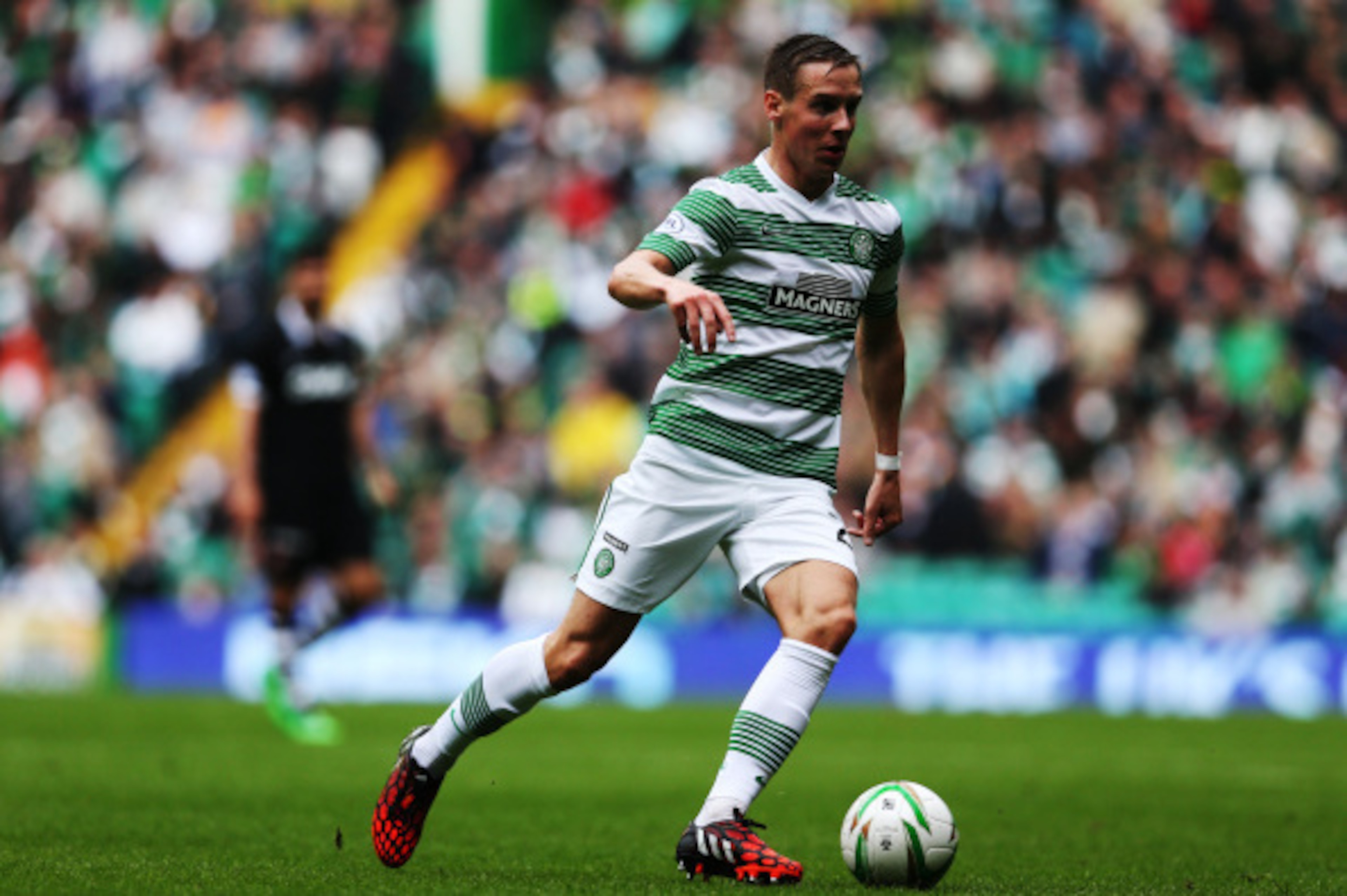GLASGOW, SCOTLAND - AUGUST 16: Stefan Johansen of Celtic controls the ball during the Scottish Premiership League Match between Celtic and Dundee United, at Celtic Park on August 16, 2014 Glasgow, Scotland. (Photo by Ian MacNicol/Getty Images)