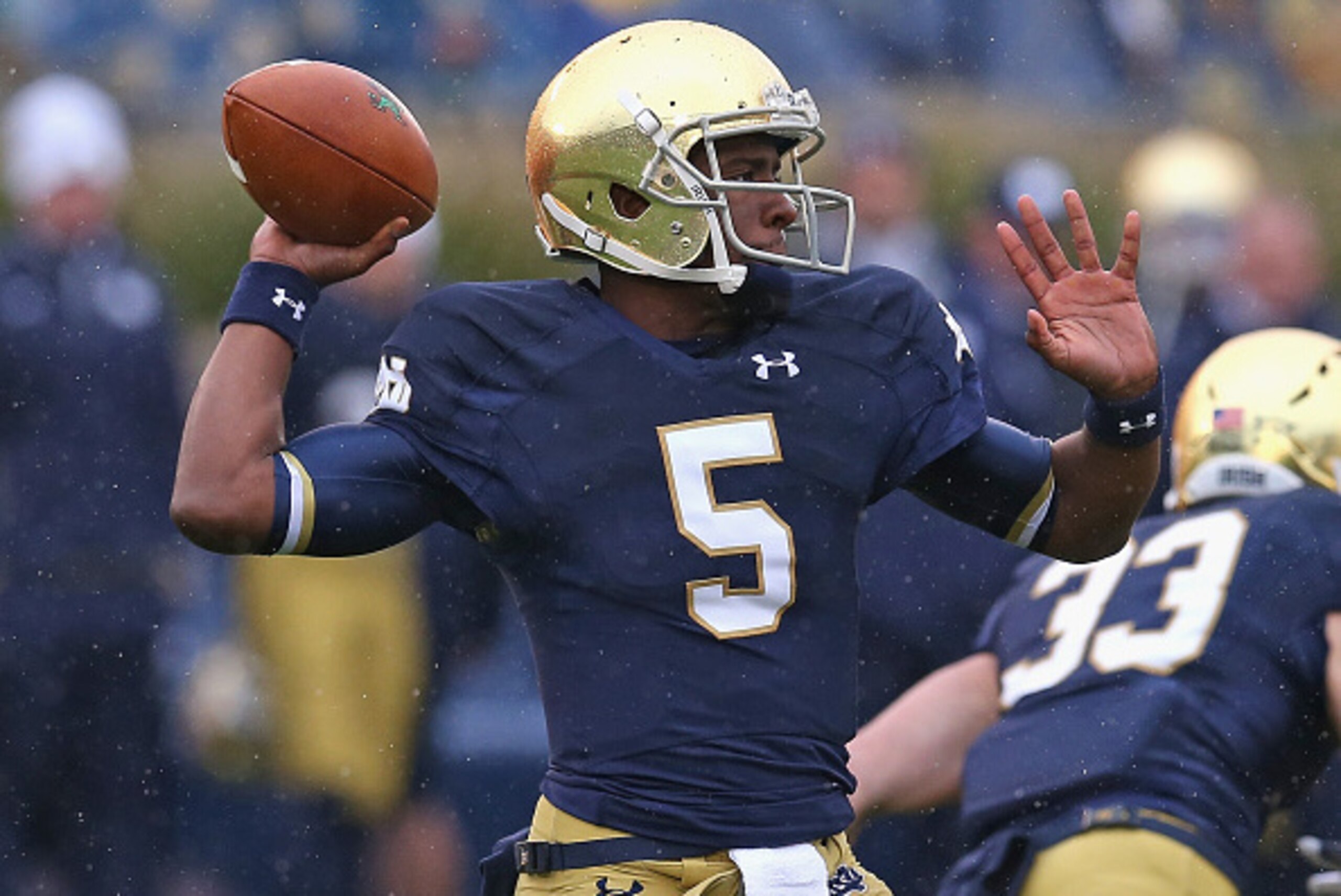 SOUTH BEND, IN - OCTOBER 04: Everett Golson #5 of the Notre Dame Fighting Irish passes against the Standford Cardinal at Notre Dame Stadium on October 4, 2014 in South Bend, Indiana. (Photo by Jonathan Daniel/Getty Images)