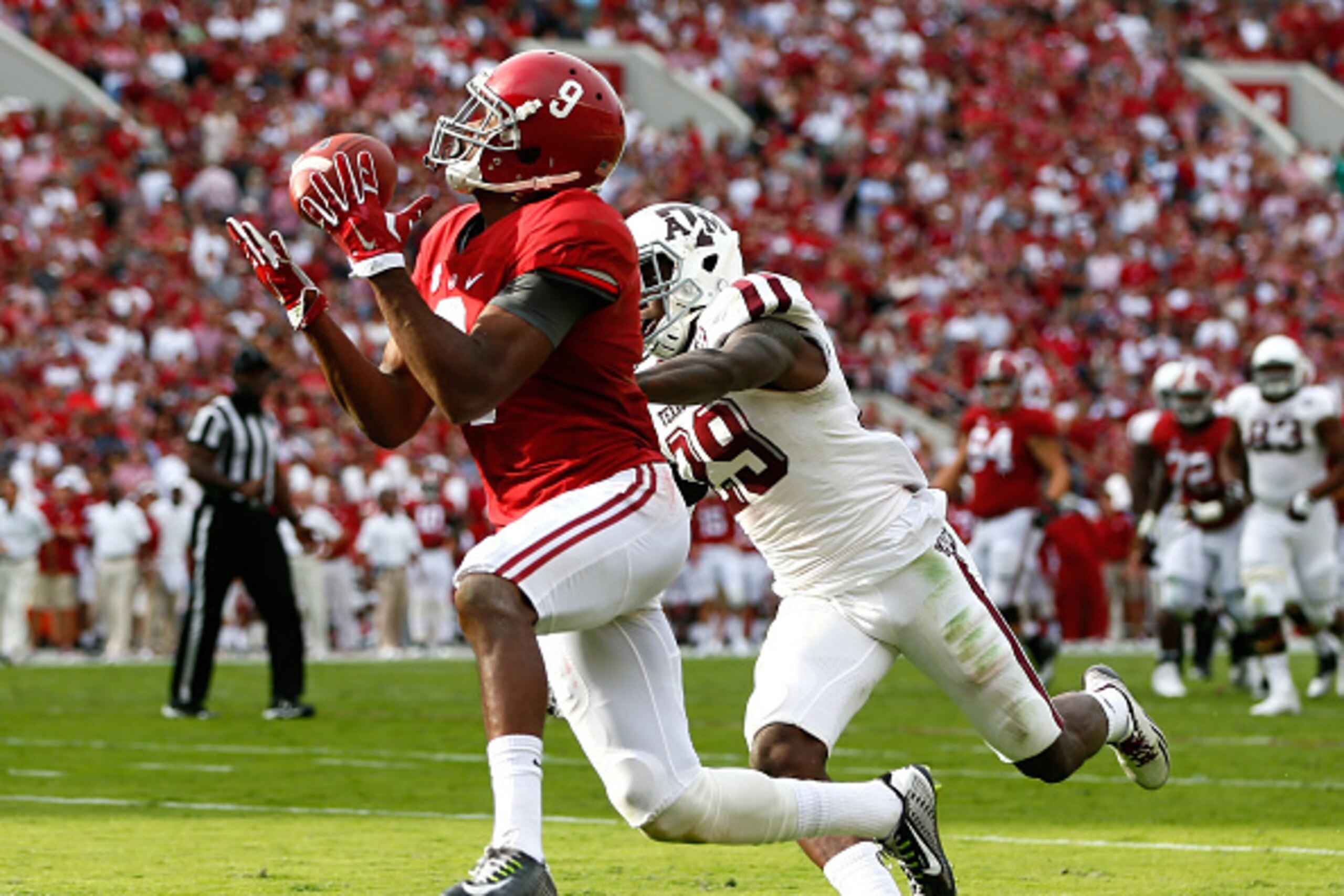 TUSCALOOSA, AL - OCTOBER 18:  Amari Cooper #9 of the Alabama Crimson Tide pulls in this reception for a touchdown against Deshazor Everett #29 of the Texas A&M Aggies at Bryant-Denny Stadium on October 18, 2014 in Tuscaloosa, Alabama.  (Photo by Kevin C. 