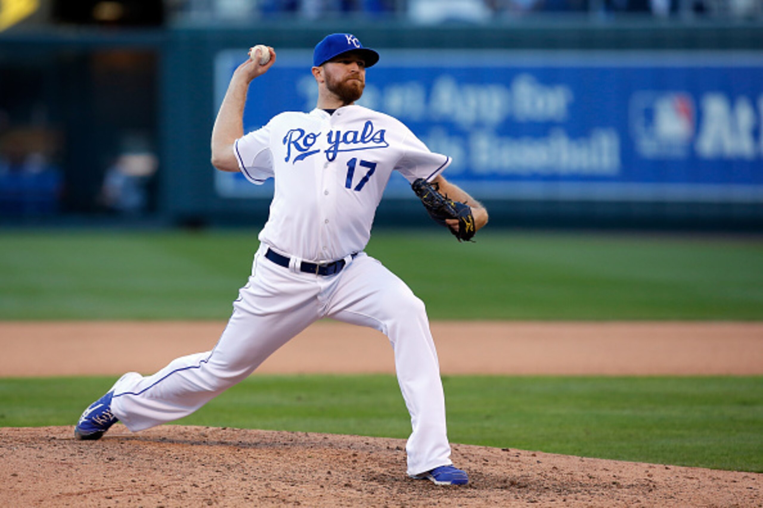 KANSAS CITY, MO - OCTOBER 15: Wade Davis #17 of the Kansas City Royals throws a pitch in the eighth inning against the Baltimore Orioles during Game Four of the American League Championship Series at Kauffman Stadium on October 15, 2014 in Kansas City, M KANSAS CITY, MO - OCTOBER 15: Wade Davis #17 of the Kansas City Royals throws a pitch in the eighth inning against the Baltimore Orioles during Game Four of the American League Championship Series at Kauffman Stadium on October 15, 2014 in Kansas City, M