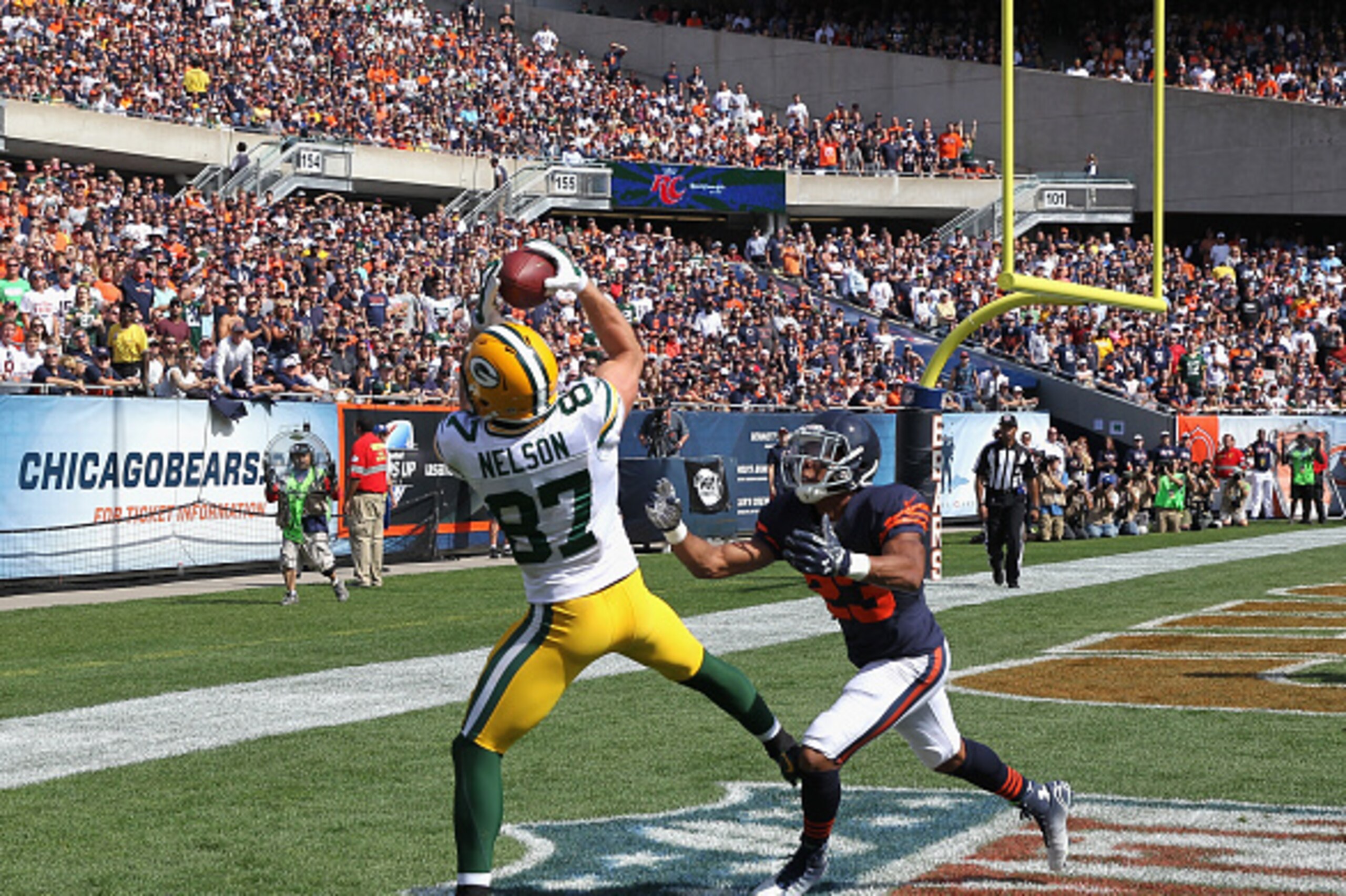 CHICAGO, IL - SEPTEMBER 28: Jordy Nelson #87 of the Green Bay Packers catches a touchdown pass in front of  Kyle Fuller #23 of the Chicago Bears during the second quarter at Soldier Field on September 28, 2014 in Chicago, Illinois. The Bears defetaed the 