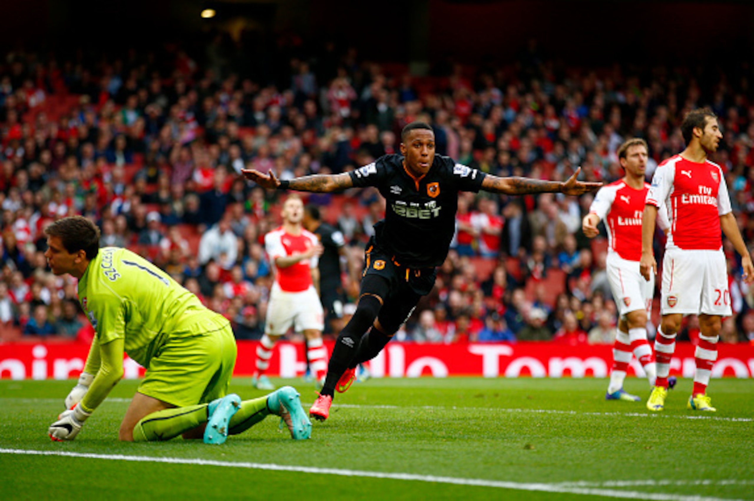 LONDON, ENGLAND - OCTOBER 18:  Abel Hernandez of Hull City celebrates after scoring his team's second goal during the Barclays Premier League match between Arsenal and Hull City at Emirates Stadium on October 18, 2014 in London, England.  (Photo by Clive 