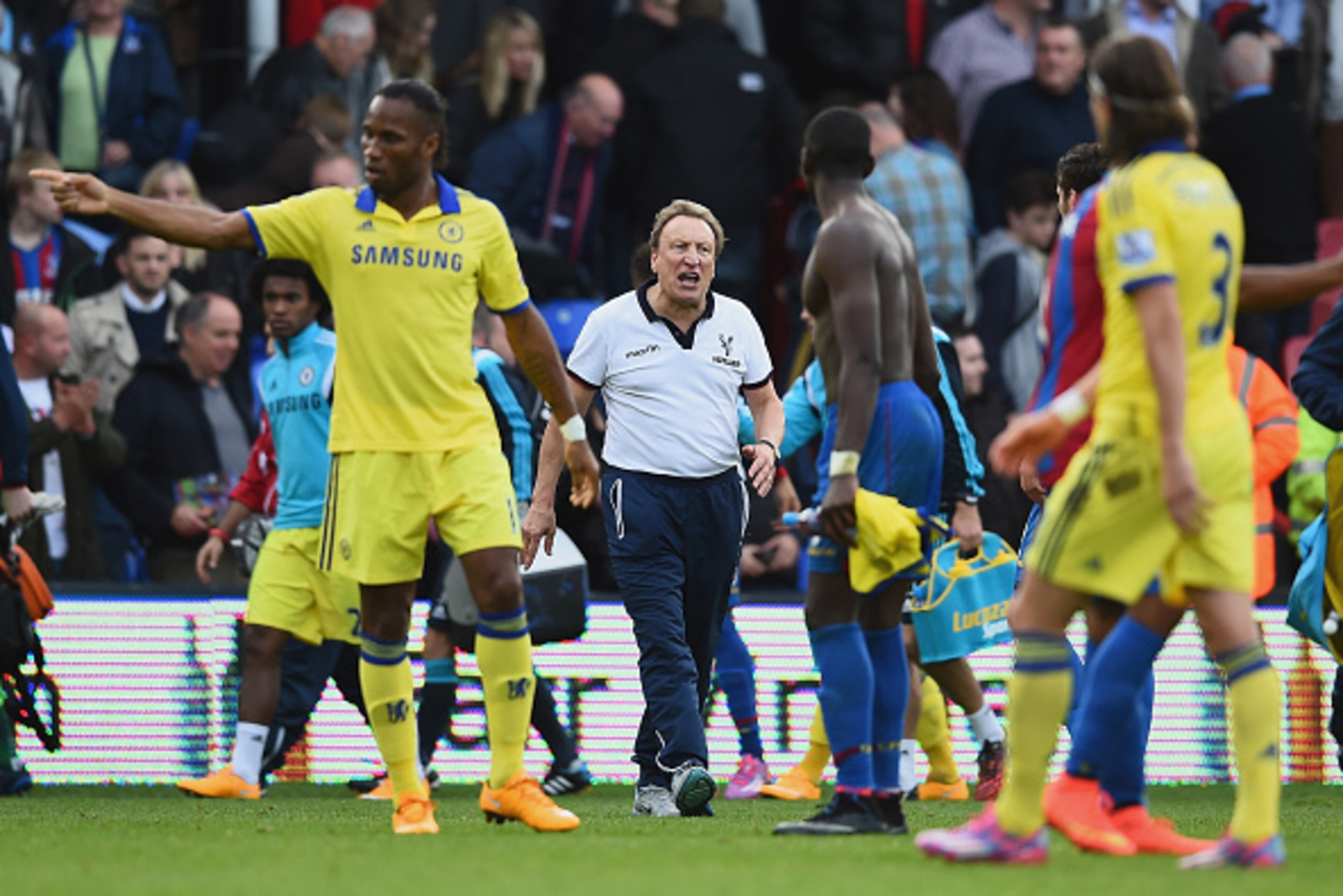 LONDON, ENGLAND - OCTOBER 18:  Manager Neil Warnock of Crystal Palace shouts to his players as they walk off at the end of the Barclays Premier League match between Crystal Palace and Chelsea at Selhurst Park on October 18, 2014 in London, England  (Photo