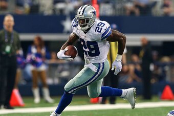 ARLINGTON, TX - OCTOBER 19:  DeMarco Murray #29 of the Dallas Cowboys carries the ball against the New York Giants in the first half at AT&T Stadium on October 19, 2014 in Arlington, Texas.  (Photo by Ronald Martinez/Getty Images)