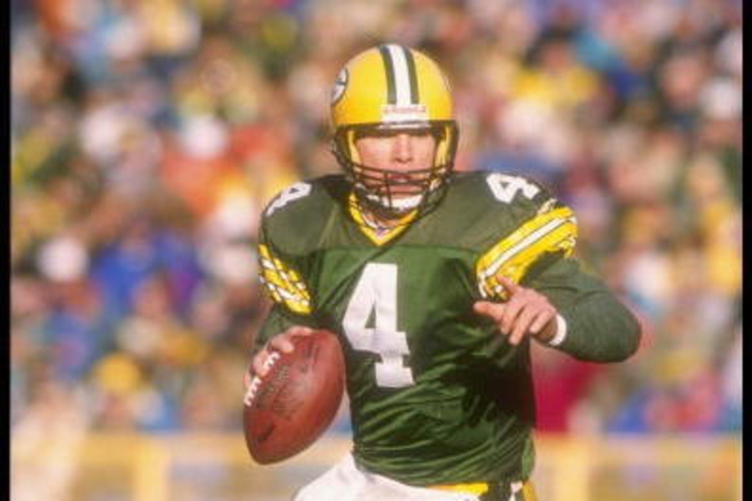 3 Dec 1995:  Quarterback Brett Favre of the Green Bay Packers looks to pass the ball during a game against the Cincinnati Bengals at Lambeau Field in Green Bay, Wisconsin.  The Packers won the game, 24-10. Mandatory Credit: Jonathan Daniel  /Allsport