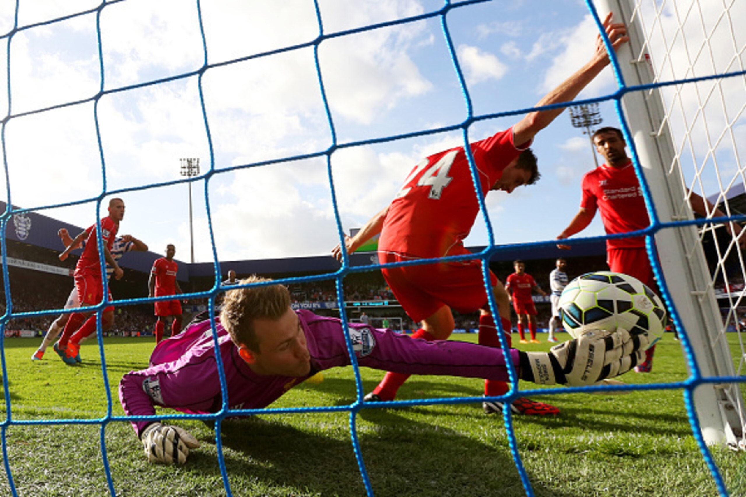 LONDON, ENGLAND - OCTOBER 19: Simon Mignolet of Liverpool fails to prevent Eduardo Vargas of QPR scoring his team's second goal during the Barclays Premier League match between Queens Park Rangers and Liverpool at Loftus Road on October 19, 2014 in Londo LONDON, ENGLAND - OCTOBER 19: Simon Mignolet of Liverpool fails to prevent Eduardo Vargas of QPR scoring his team's second goal during the Barclays Premier League match between Queens Park Rangers and Liverpool at Loftus Road on October 19, 2014 in Londo