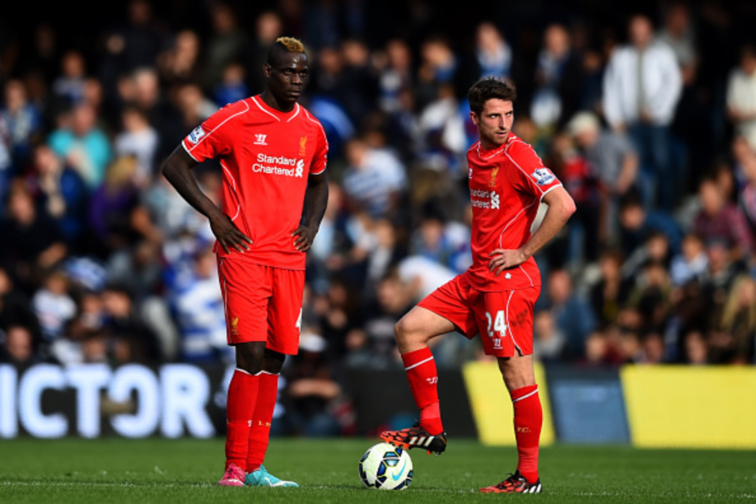 LONDON, ENGLAND - OCTOBER 19:  Mario Balotelli and Joe Allen of Liverpool react at the centre circle after conceding a goal during the Barclays Premier League match between Queens Park Rangers and Liverpool at Loftus Road on October 19, 2014 in London, En