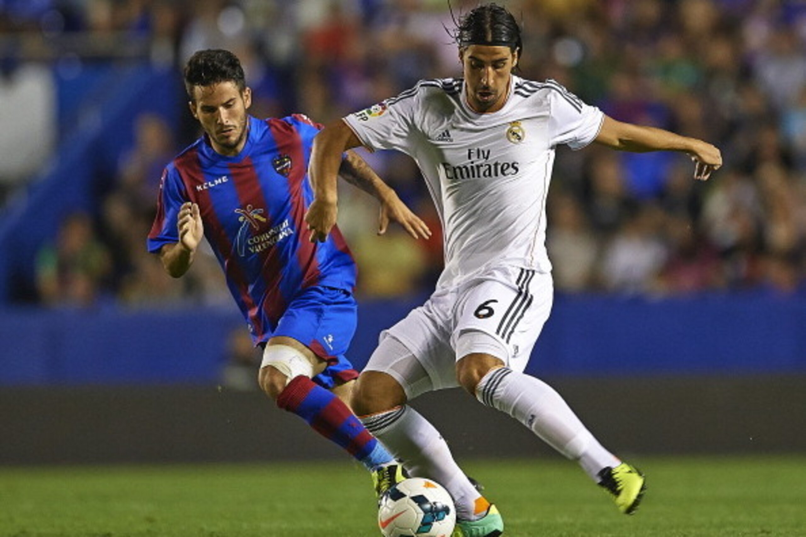 VALENCIA, SPAIN - OCTOBER 05:  Sami Khedira of Real Madrid competes for the ball with Ruben of Levante during the La Liga match between Levante UD and Real Madrid at Ciutat de Valencia on October 5, 2013 in Valencia, Spain.  (Photo by Manuel Queimadelos A