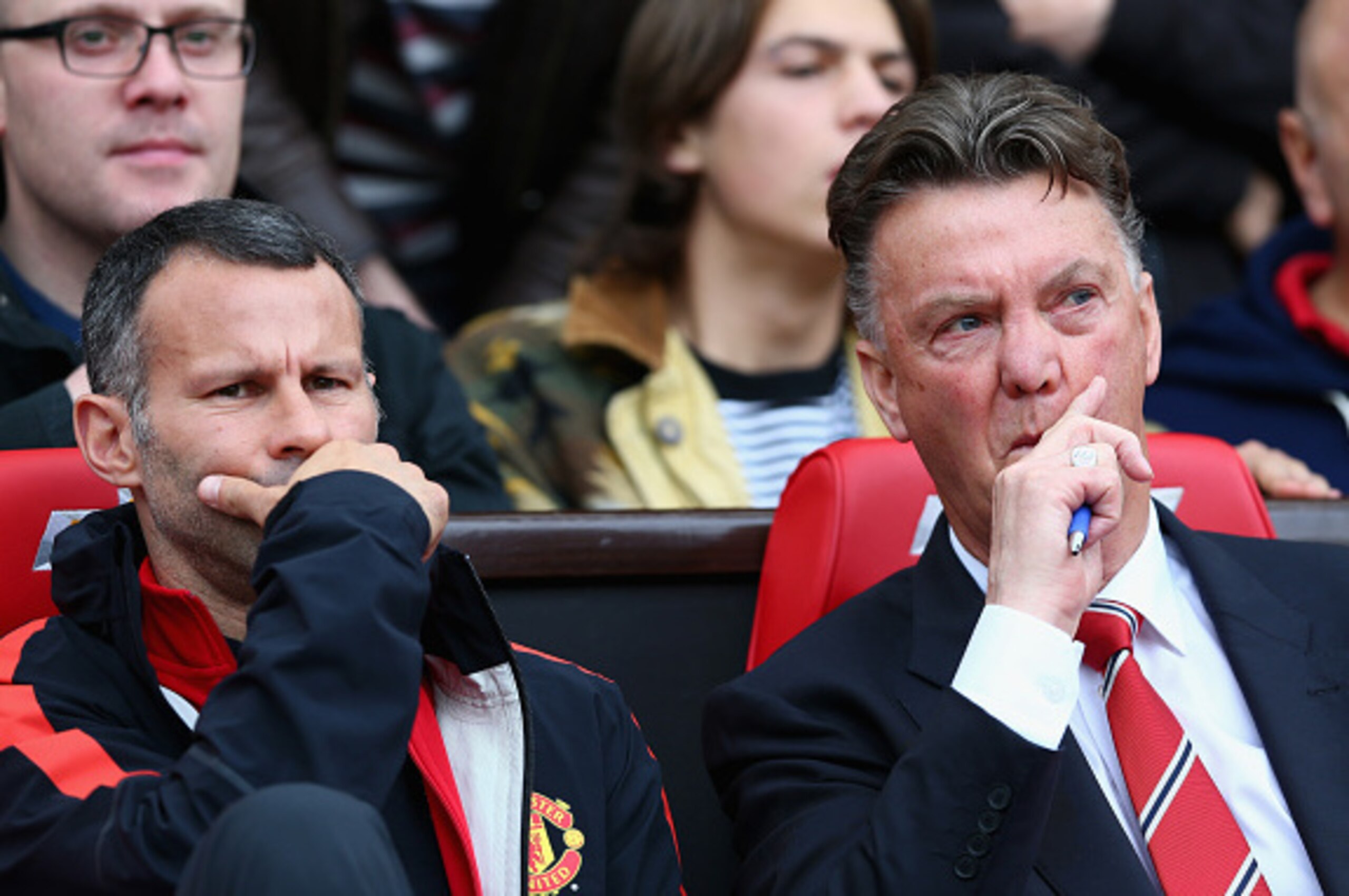 MANCHESTER, ENGLAND - OCTOBER 05:  Manchester United Manager Louis van Gaal (R) chats to Assistant Ryan Giggs prior to the Barclays Premier League match between Manchester United and Everton at Old Trafford on October 5, 2014 in Manchester, England.  (Pho