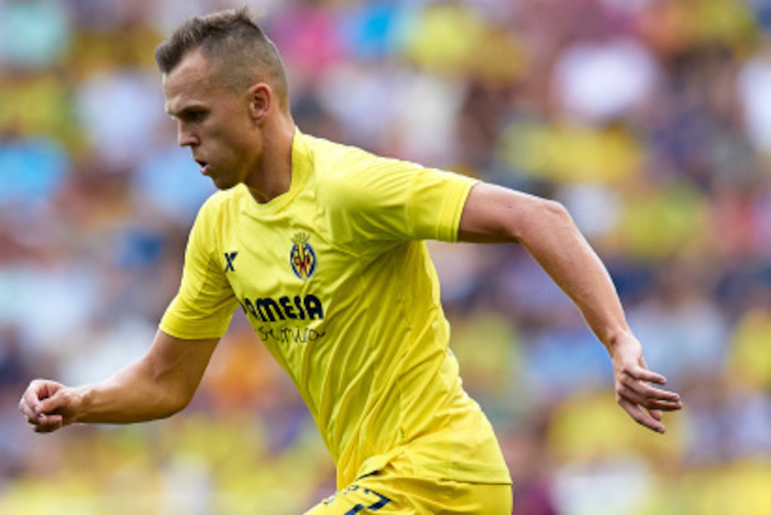 VILLARREAL, SPAIN - AUGUST 31:  Denis Cheryshev of Villarreal runs with the ball during the La Liga match between Villarreal CF and FC Barcelona at El Madrigal stadium on August 31, 2014 in Villarreal, Spain.  (Photo by Manuel Queimadelos Alonso/Getty Ima