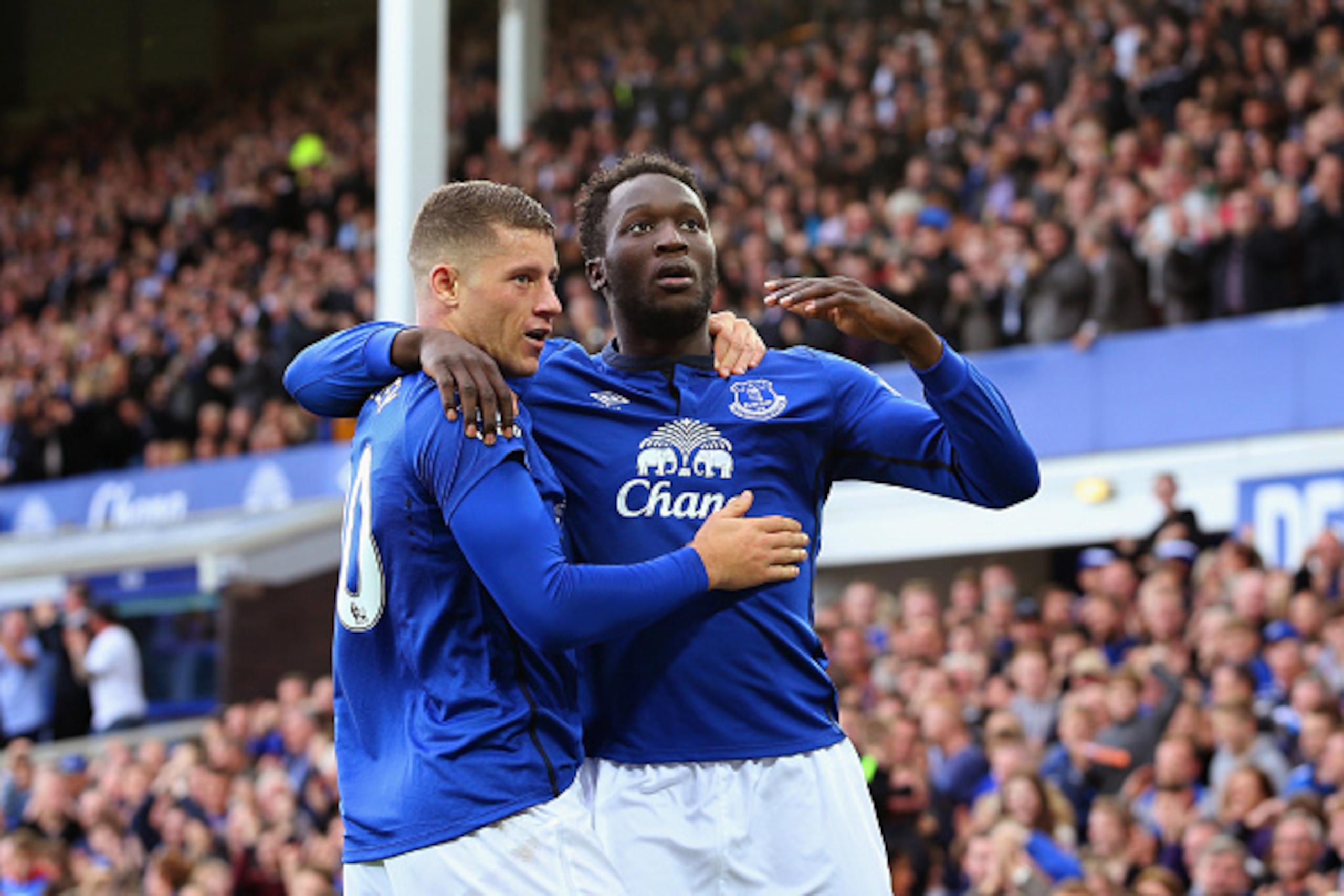 LIVERPOOL, ENGLAND - OCTOBER 18:  Romelu Lukaku of Everton celebrates scoring their second goal with Ross Barkley of Everton during the Barclays Premier League match between Everton and Aston Villa at Goodison Park on October 18, 2014 in Liverpool, Englan