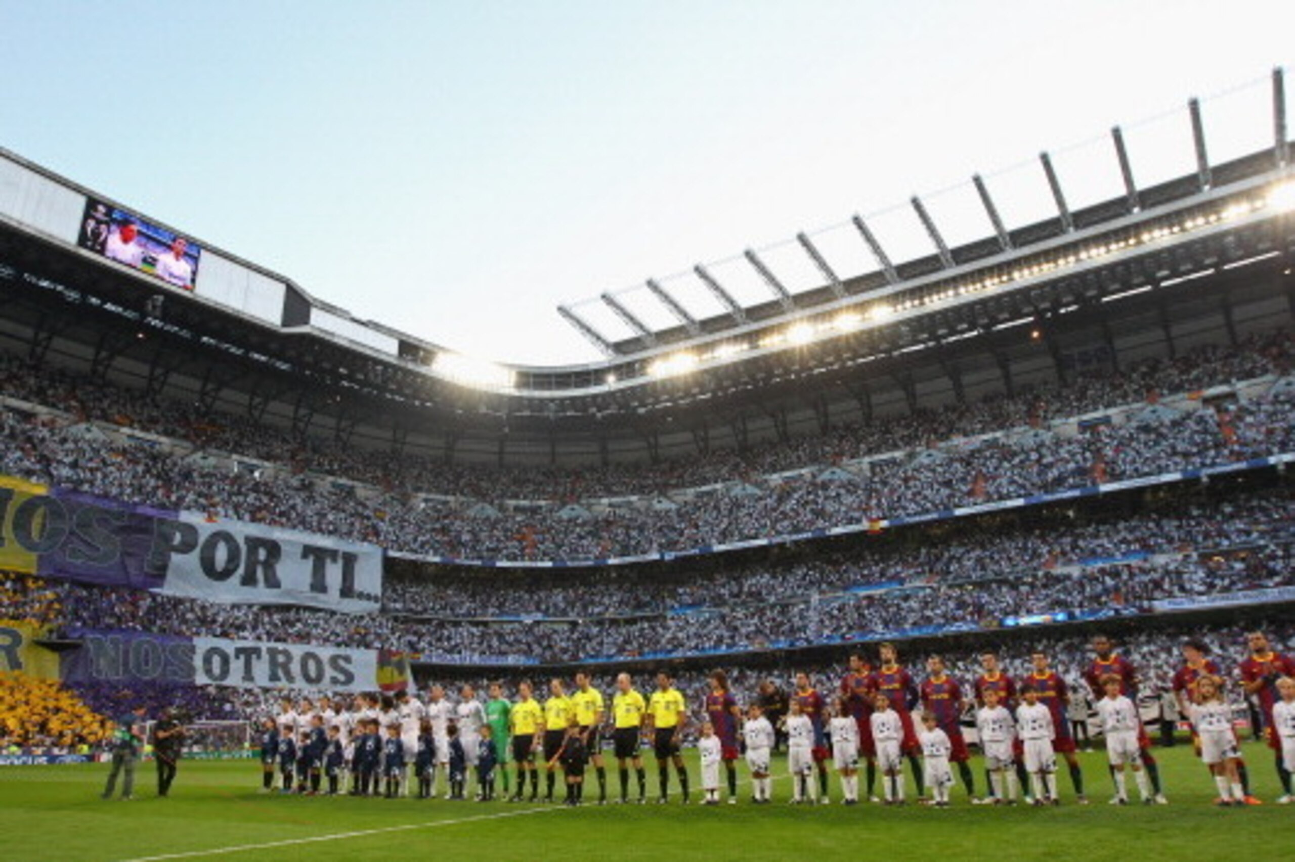 MADRID, SPAIN - APRIL 27:  Players from Real Madrid and Barcelona line up prior to the UEFA Champions League Semi Final first leg match between Real Madrid and Barcelona at Estadio Santiago Bernabeu on April 27, 2011 in Madrid, Spain.  (Photo by Alex Live