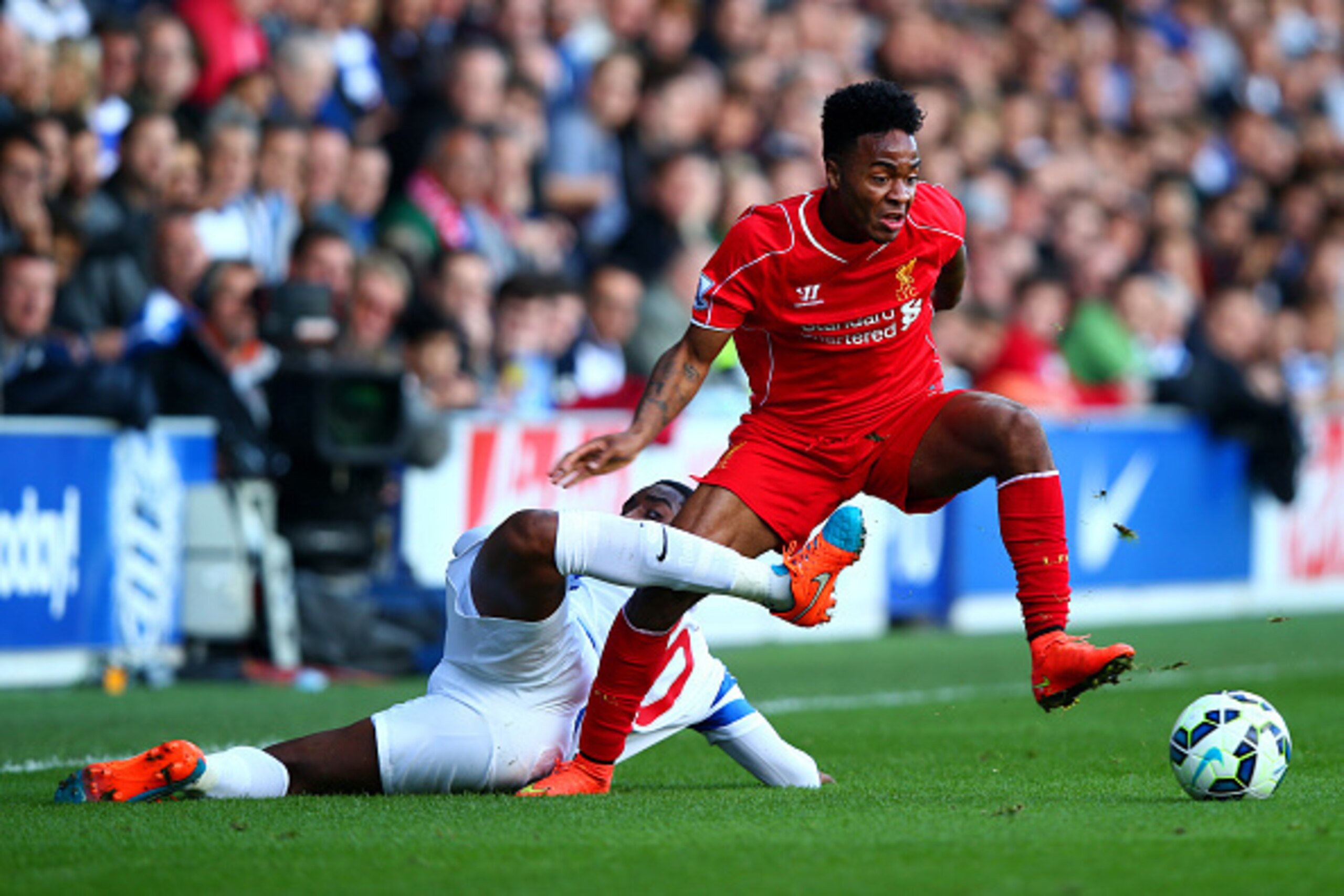 LONDON, ENGLAND - OCTOBER 19:  Raheem Sterling of Liverpool battles for the ball with Leroy Fer of QPR during the Barclays Premier League match between Queens Park Rangers and Liverpool at Loftus Road on October 19, 2014 in London, England.  (Photo by Cli