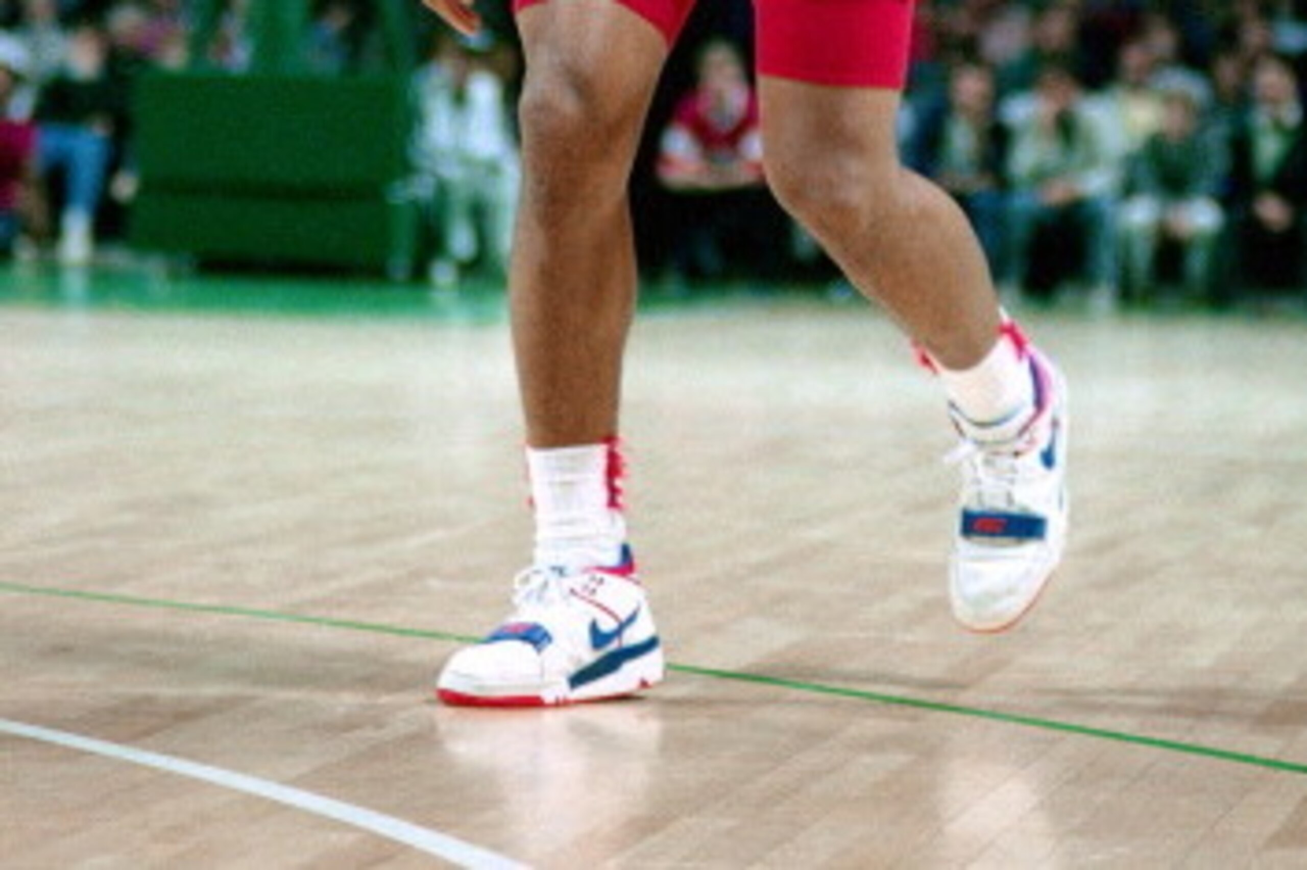 MILWAUKEE - 1988: Charles Barkley #34 of the Philadelphia 76ers dribbles against the Milwaukee Bucks circa 1988 at the Bradley Center in Milwaukee, Wisconsin. NOTE TO USER: User expressly acknowledges and agrees that, by downloading and/or using this phot