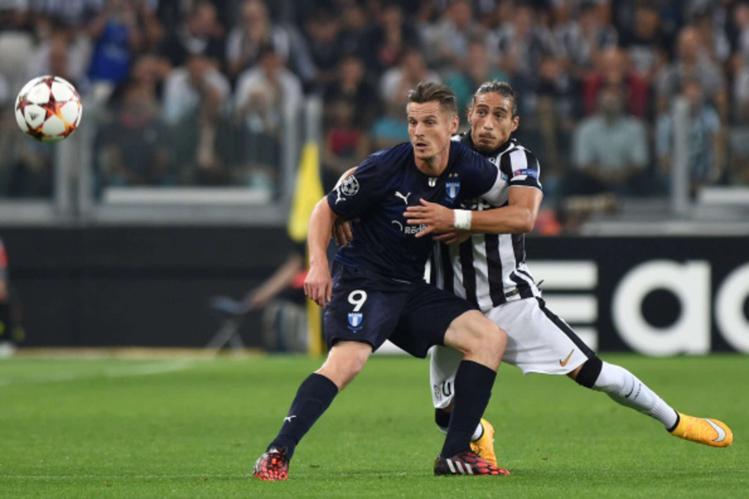 TURIN, ITALY - SEPTEMBER 16:  Martin Caceres (R) of Juventus competes with Markus Rosenberg of Malmo FF during the UEFA Champions League Group A match between Juventus and Malmo FF on September 16, 2014 in Turin, Italy.  (Photo by Valerio Pennicino/Getty 