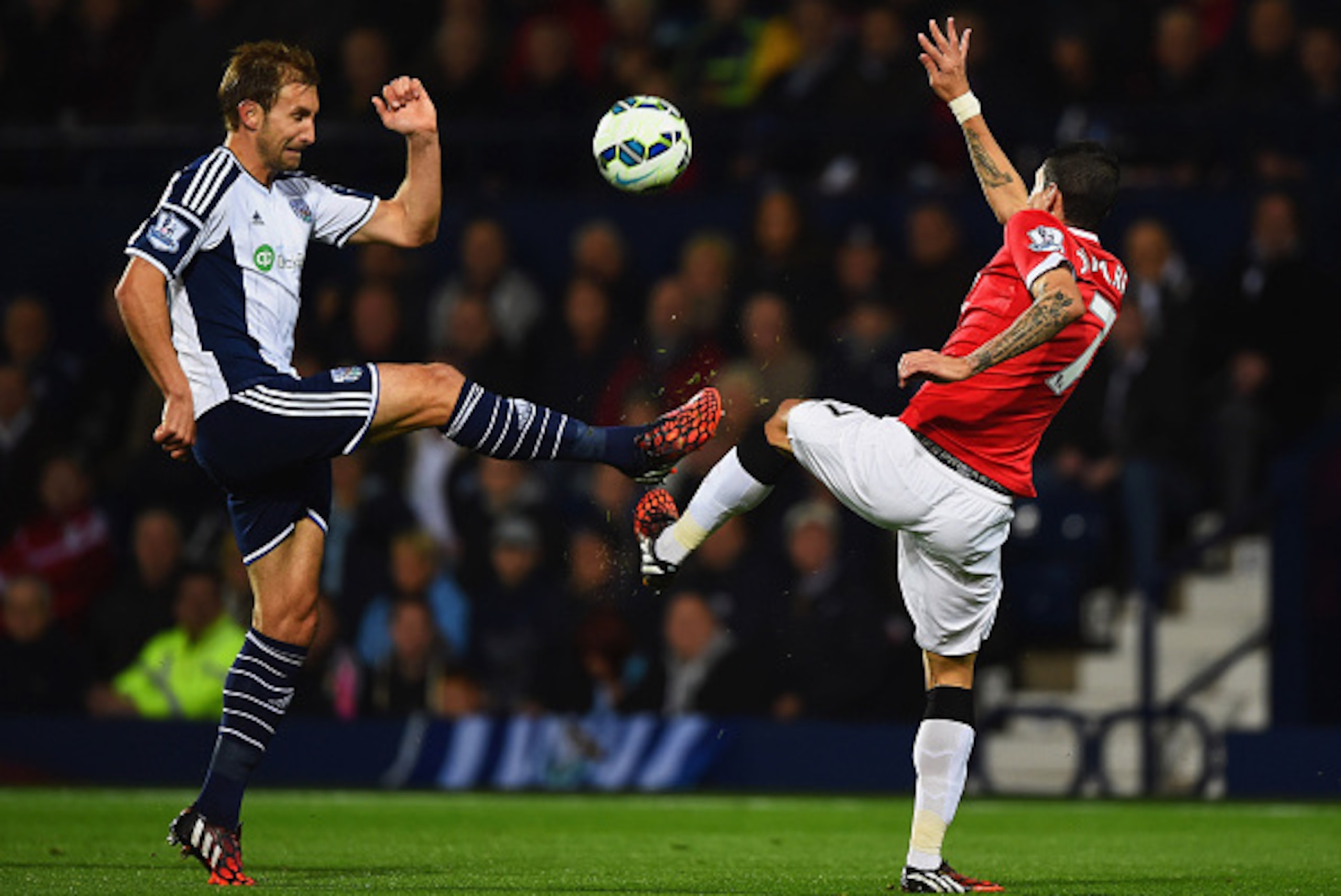 WEST BROMWICH, ENGLAND - OCTOBER 20:  Angel di Maria of Manchester United battles with Craig Dawson of West Bromwich Albion during the Barclays Premier League match between West Bromwich Albion and Manchester United at The Hawthorns on October 20, 2014 in