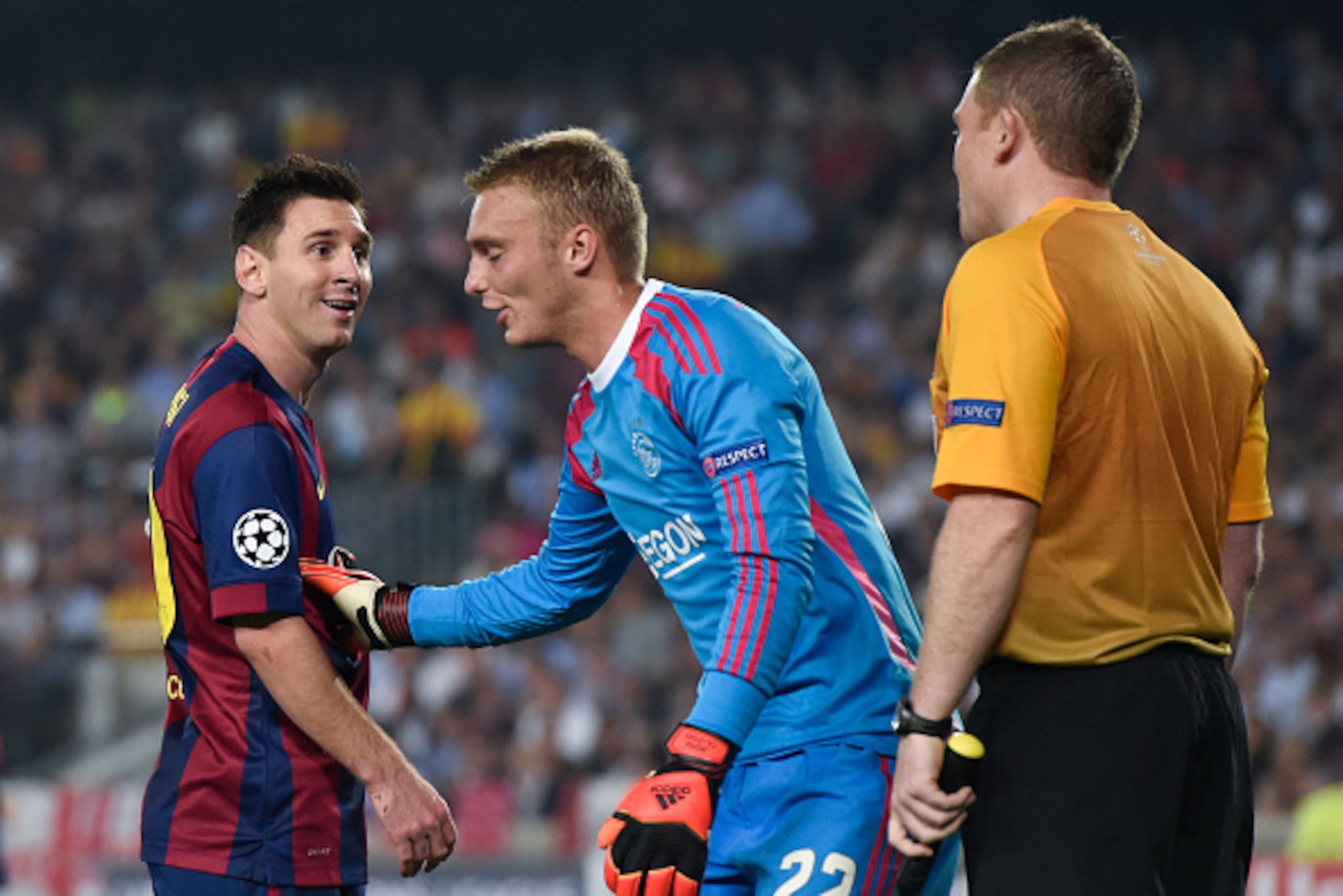 BARCELONA, SPAIN - OCTOBER 21:  Lionel Messi of FC Barcelona argues with Jasper Cillessen of Ajax Amsterdam and the assistant referee during a UEFA Champions League Group F match between FC Barcelona and AFC Ajax at the Camp Nou Stadium on October 21, 201