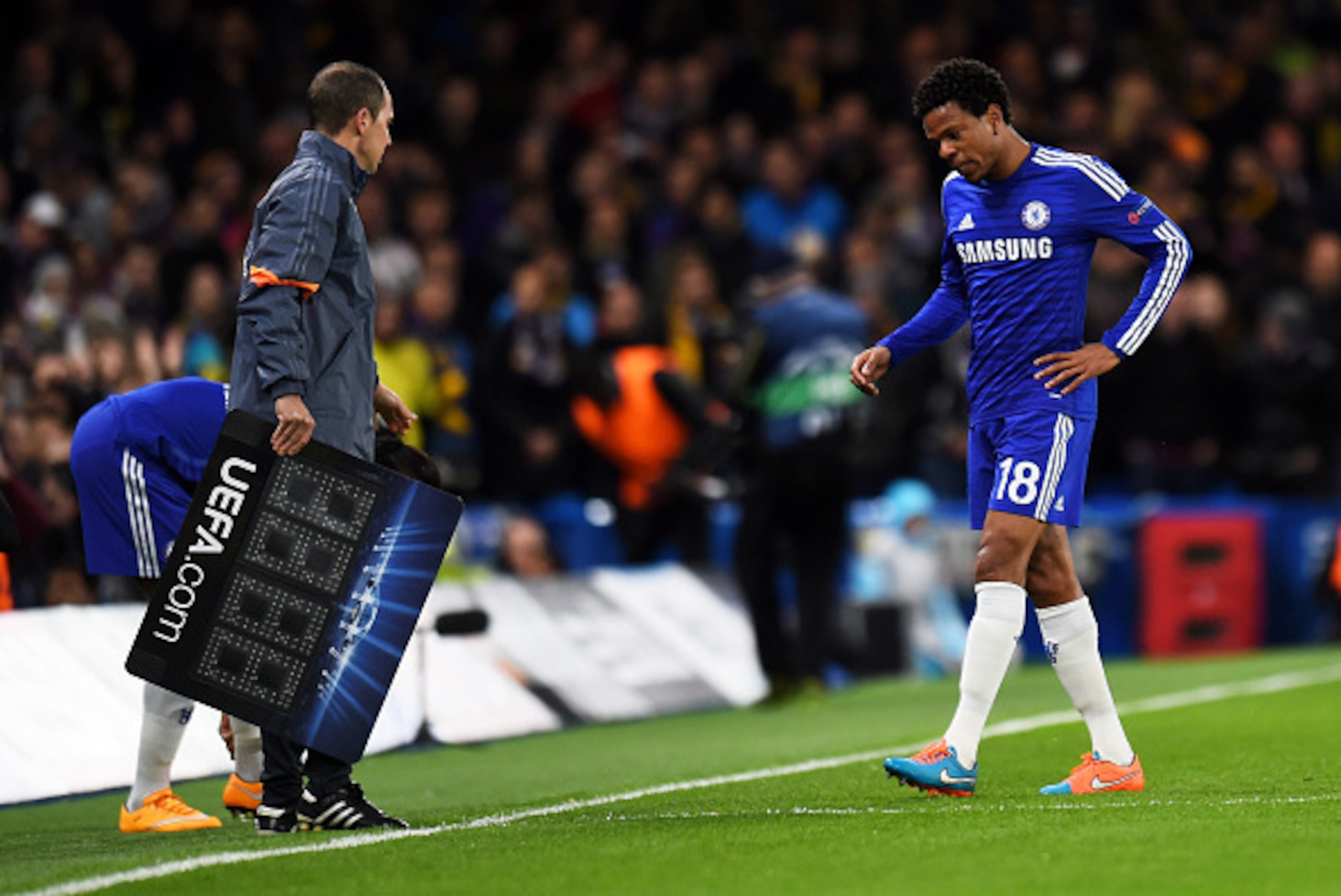 LONDON, ENGLAND - OCTOBER 21: Loic Remy of Chelsea leaves the pitch injured after scoring his team's opening goal during the UEFA Champions League Group G match between Chelsea FC and NK Maribor at Stamford Bridge on October 21, 2014 in London, United Ki LONDON, ENGLAND - OCTOBER 21: Loic Remy of Chelsea leaves the pitch injured after scoring his team's opening goal during the UEFA Champions League Group G match between Chelsea FC and NK Maribor at Stamford Bridge on October 21, 2014 in London, United Ki