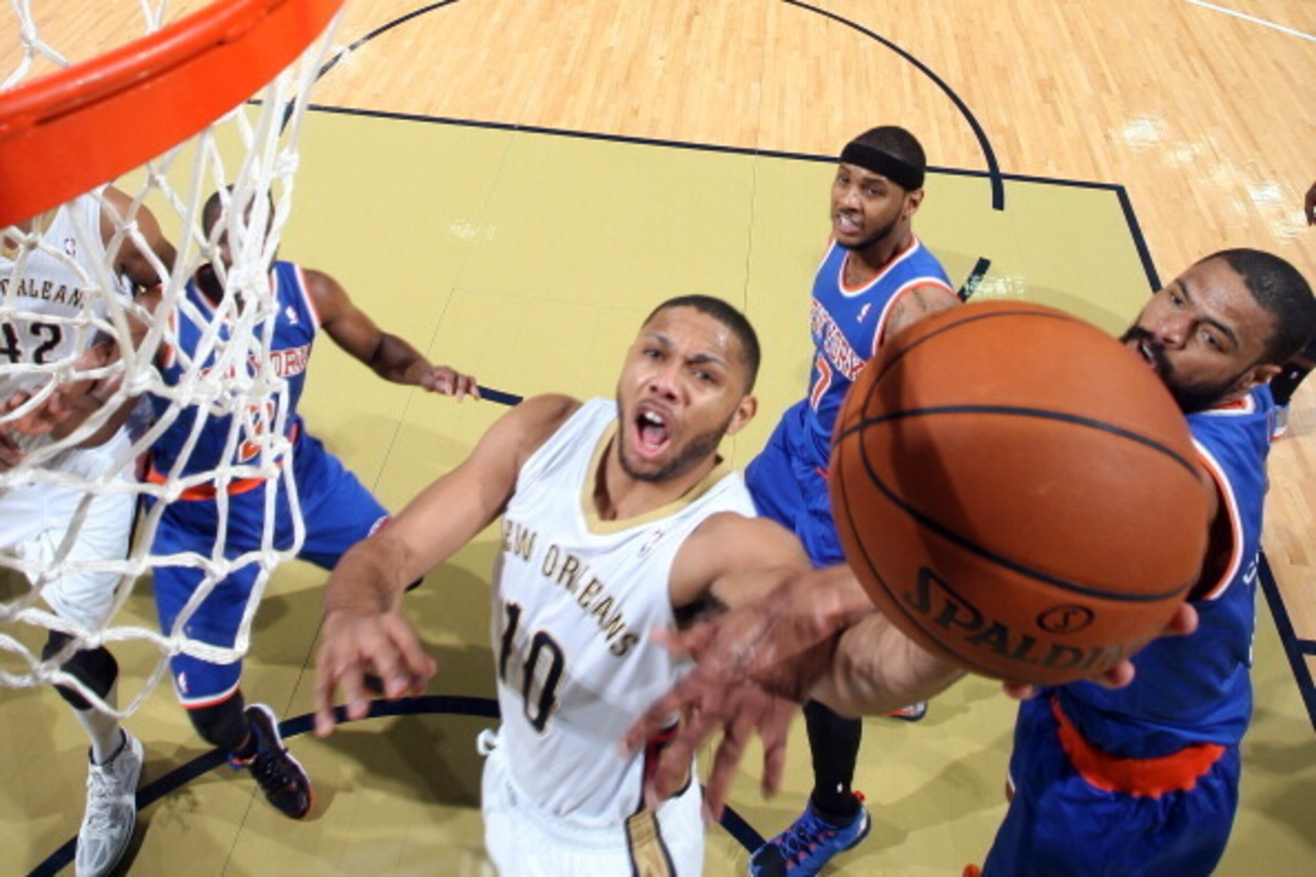 NEW ORLEANS, LA - FEBRUARY 19:  Eric Gordon #10 of the New Orleans Pelicans takes a shot during a game against the New York Knicks on February 19, 2014 at the Smoothie King Center in New Orleans, Louisiana. NOTE TO USER: User expressly acknowledges and ag