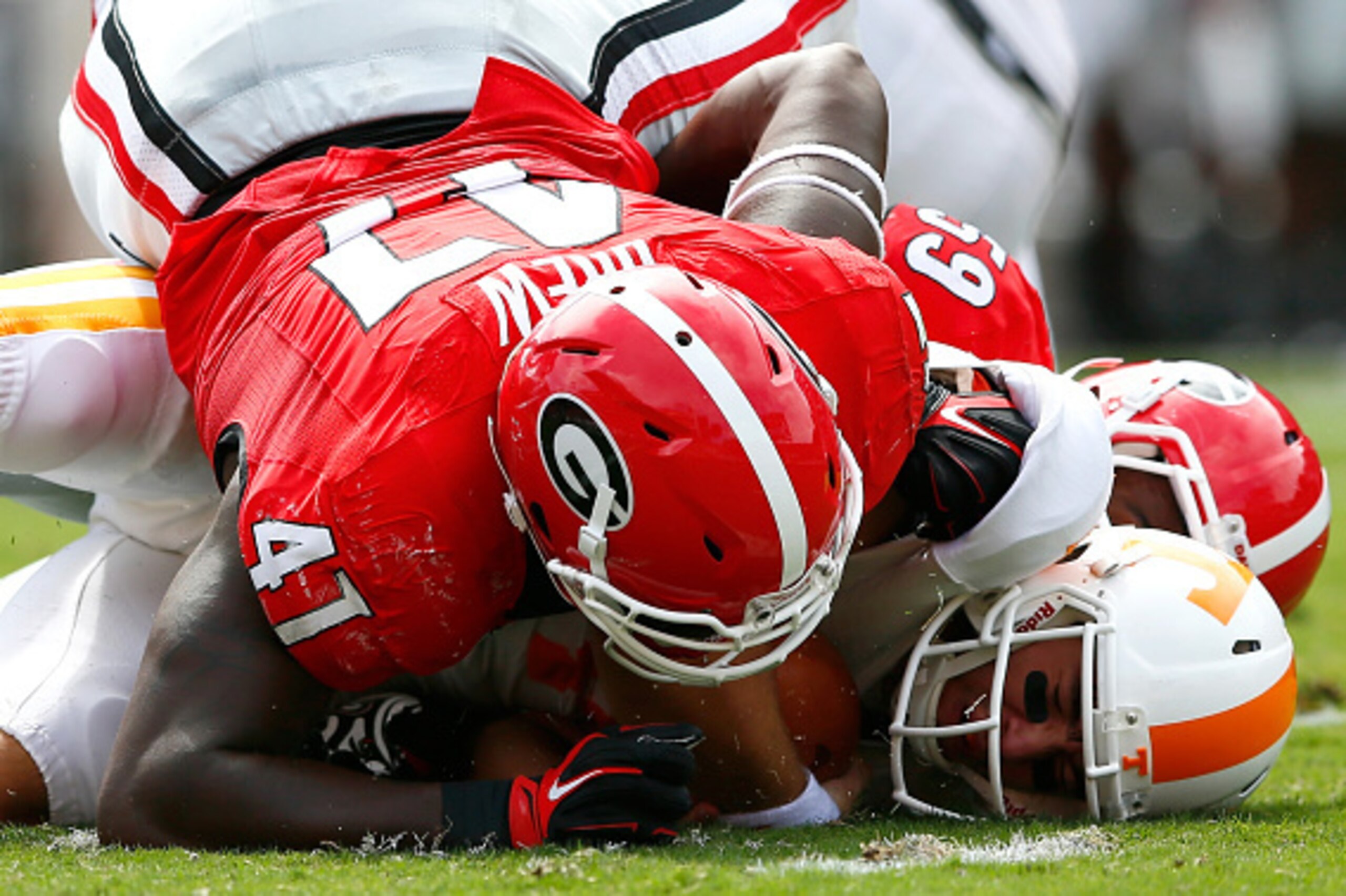 ATHENS, GA - SEPTEMBER 27:  Jordan Jenkins #59 and Ray Drew #47 of the Georgia Bulldogs sack Justin Worley #14 of the Tennessee Volunteers at Sanford Stadium on September 27, 2014 in Athens, Georgia.  (Photo by Kevin C. Cox/Getty Images)