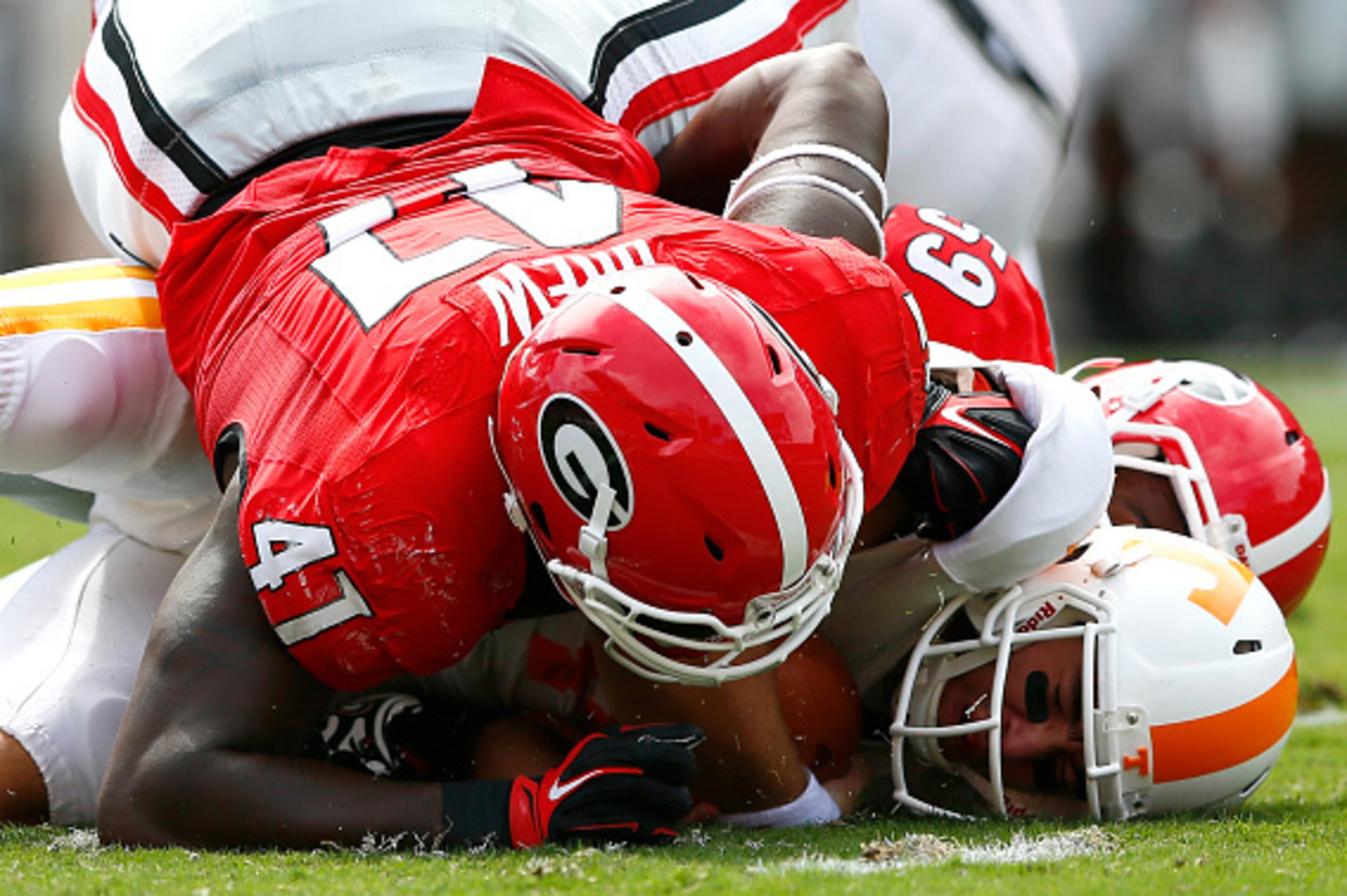 ATHENS, GA - SEPTEMBER 27:  Jordan Jenkins #59 and Ray Drew #47 of the Georgia Bulldogs sack Justin Worley #14 of the Tennessee Volunteers at Sanford Stadium on September 27, 2014 in Athens, Georgia.  (Photo by Kevin C. Cox/Getty Images)