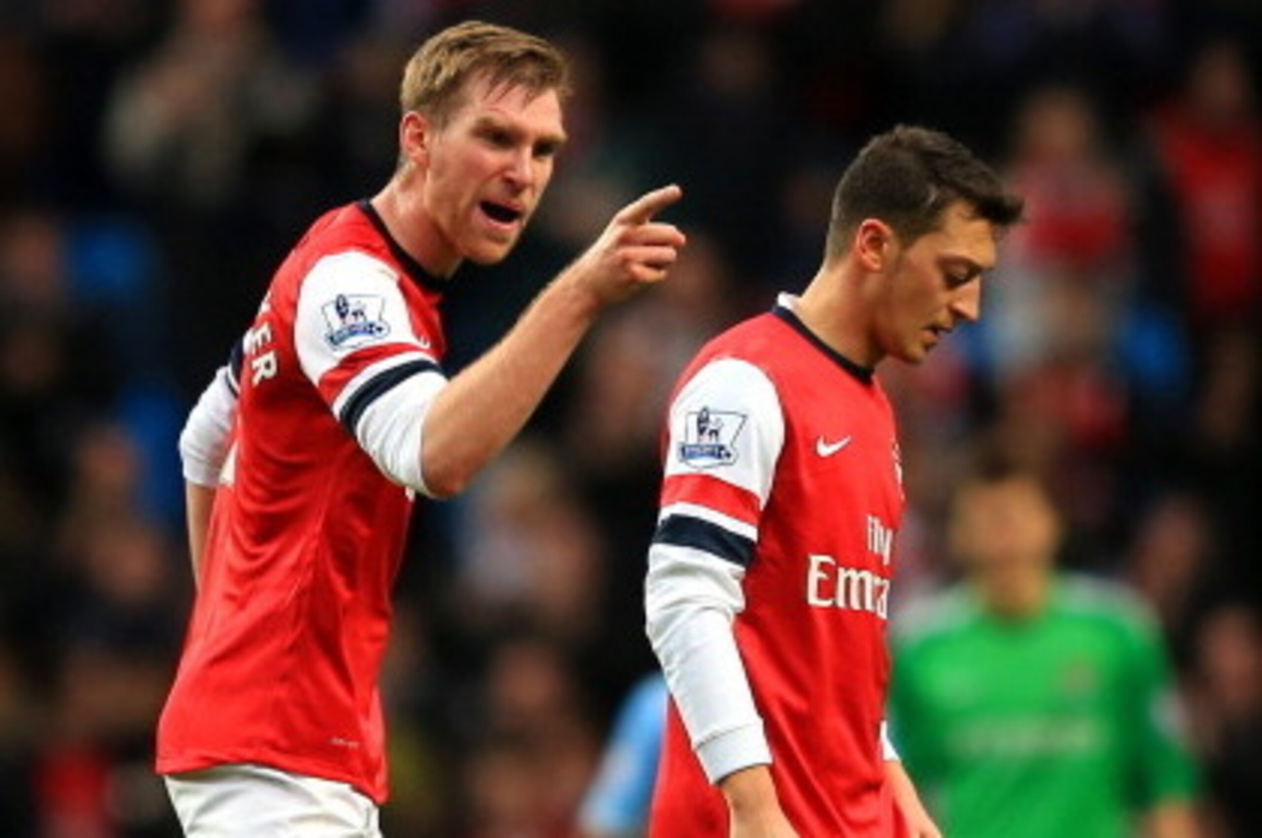 MANCHESTER, ENGLAND - DECEMBER 14:  Per Mertesacker of Arsenal has words with Mesut Oezil of Arsenal during the Barclays Premier League match between Manchester City and Arsenal at Etihad Stadium on December 14, 2013 in Manchester, England.  (Photo by Ric