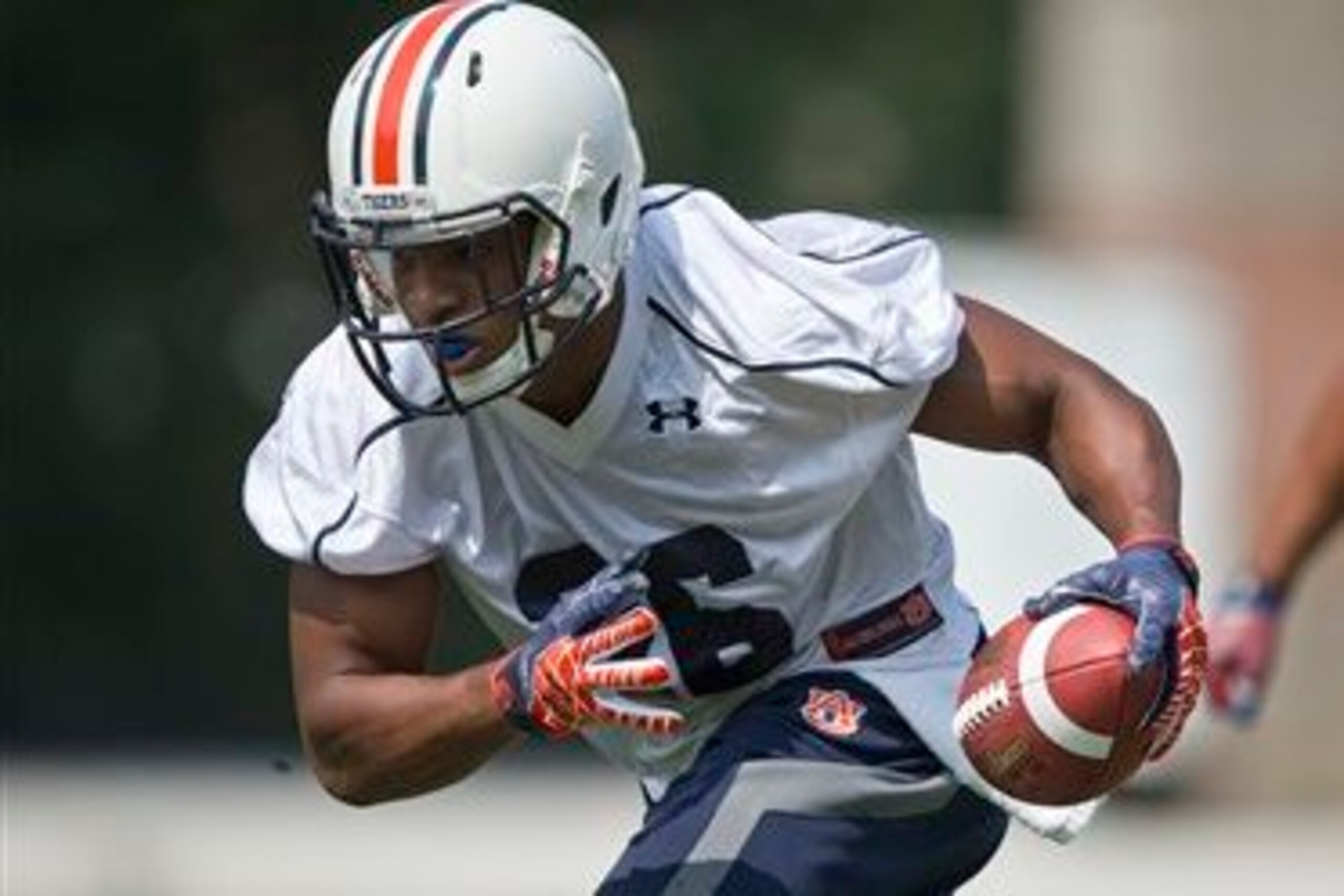 Auburn LB Justin Garrett