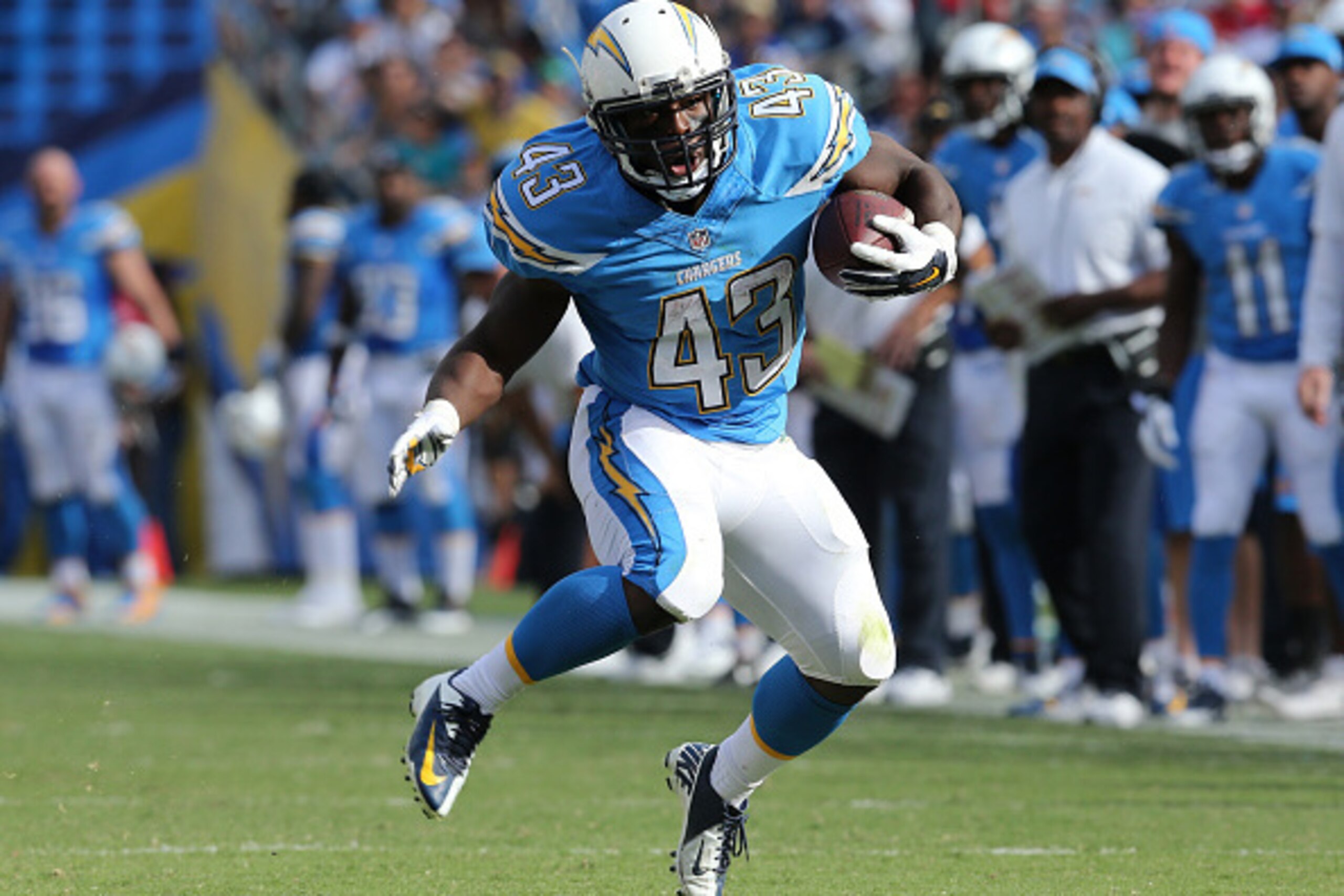 SAN DIEGO, CA - OCTOBER 19:  Running back Branden Oliver #43 of the San Diego Chargers carries the ball against the Kansas City Chiefs at Qualcomm Stadium on October 19, 2014 in San Diego, California.  (Photo by Stephen Dunn/Getty Images)