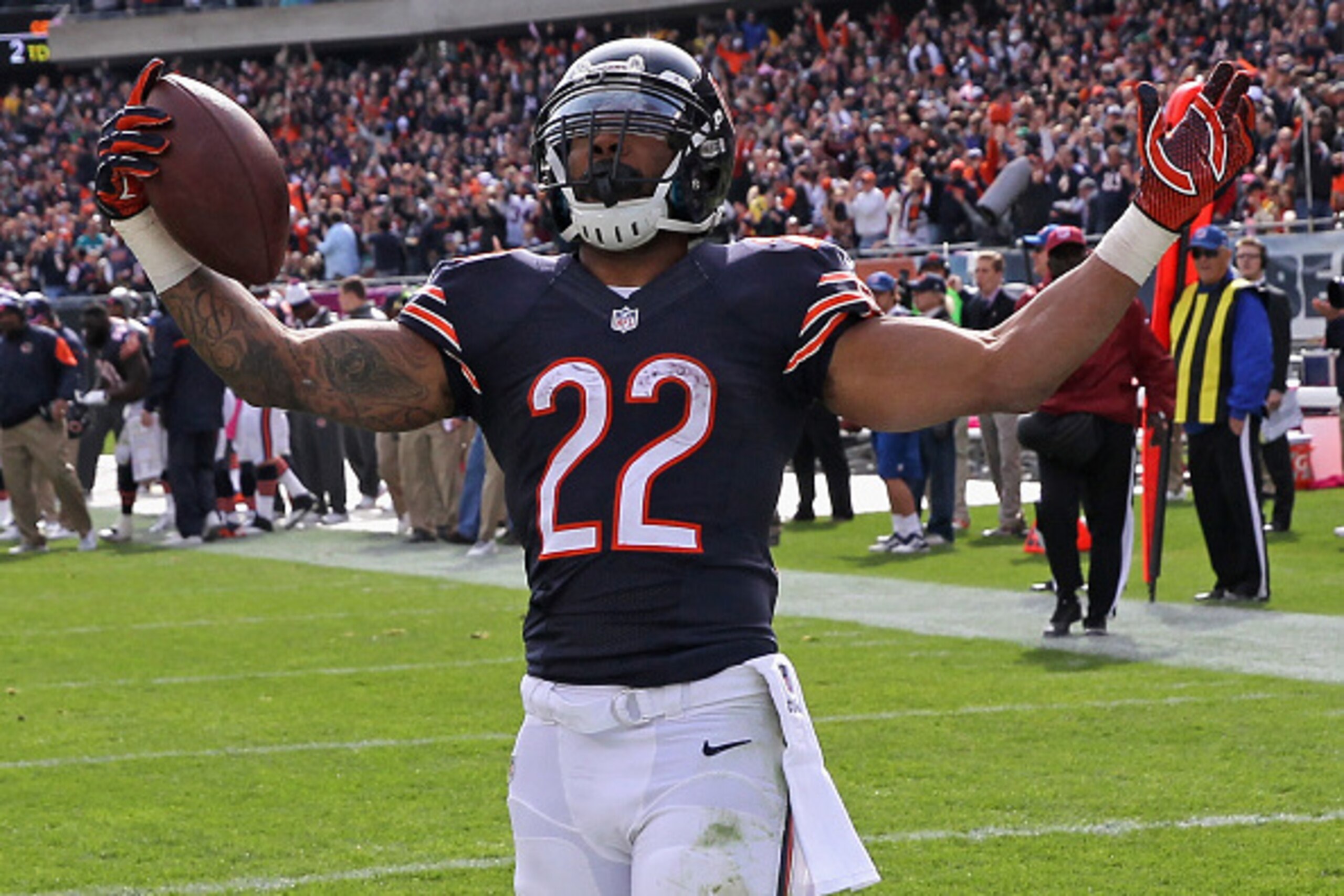 CHICAGO, IL - OCTOBER 19:  Matt Forte #22 of the Chicago Bears celebrates his touchdown during the third quarter of a game against the Miami Dolphins at Soldier Field on October 19, 2014 in Chicago, Illinois.  (Photo by Jonathan Daniel/Getty Images)