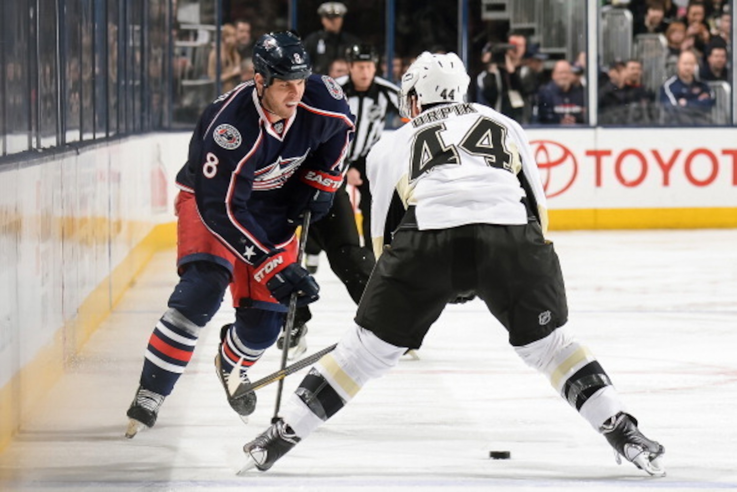 COLUMBUS, OH - MARCH 28:  Nathan Horton #8 of the Columbus Blue Jackets skates with the puck against the Pittsburgh Penguins on March 28, 2014 at Nationwide Arena in Columbus, Ohio.  (Photo by Jamie Sabau/NHLI via Getty Images)