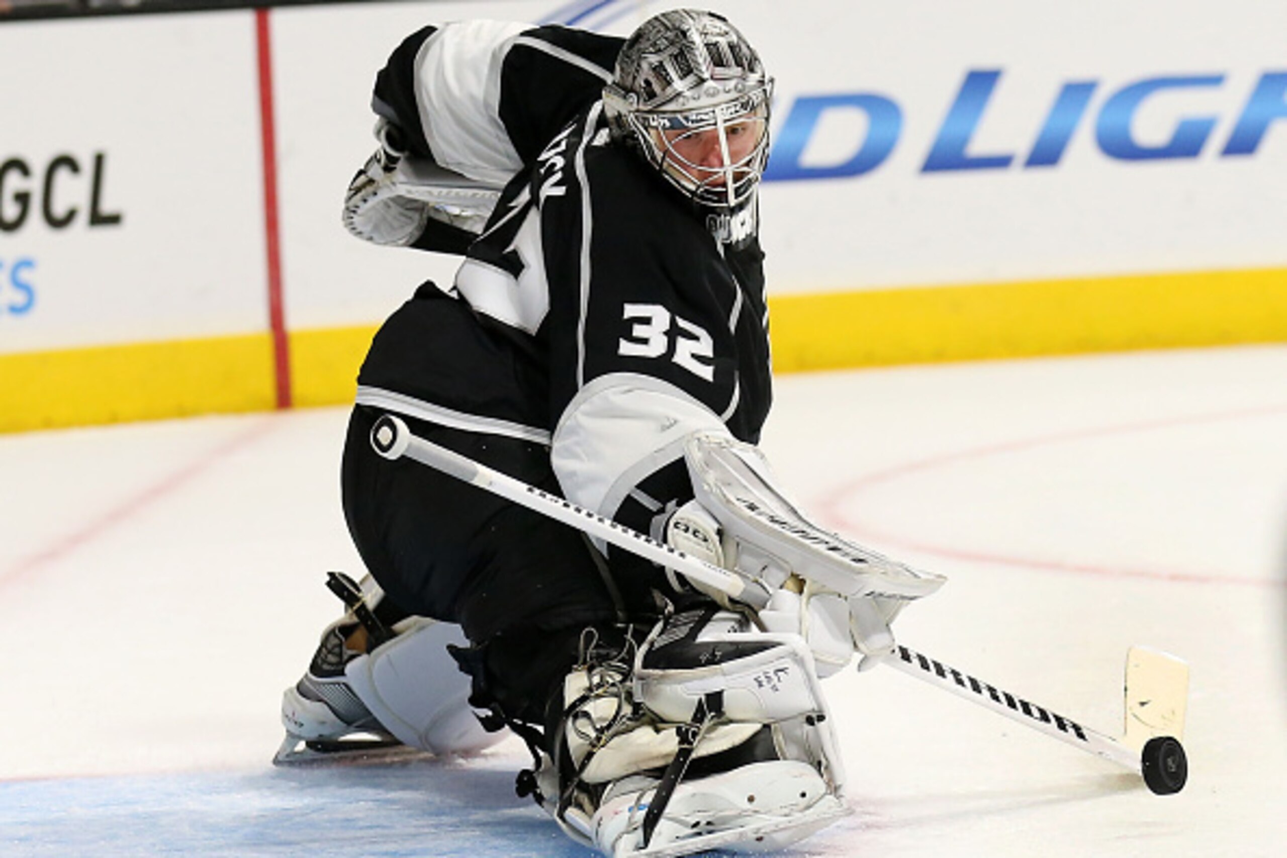 LOS ANGELES, CA - OCTOBER 16:   Jonathan Quick #32 of the Los Angeles Kings turns away a shot against the St. Louis Blues at Staples Center on October 16, 2014 in Los Angeles, California.  The Kings won 1-0 in a shootout.  (Photo by Stephen Dunn/Getty Ima