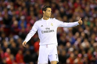 LIVERPOOL, ENGLAND - OCTOBER 22:  Cristiano Ronaldo of Real Madrid gives a thumbs up during the UEFA Champions League Group B match between Liverpool and Real Madrid CF on October 22, 2014 in Liverpool, United Kingdom.  (Photo by Alex Livesey/Getty Images