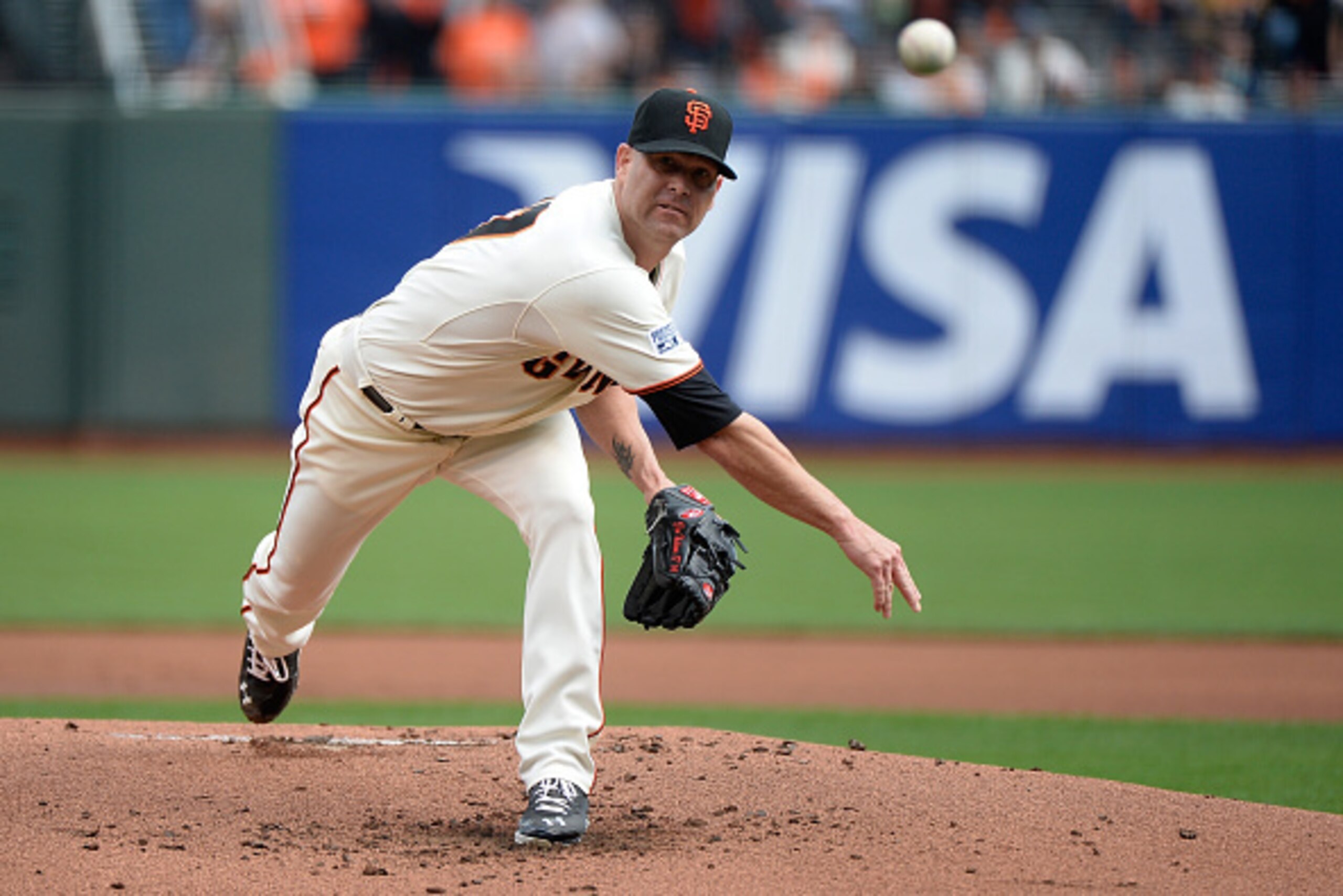 SAN FRANCISCO, CA - OCTOBER 14:  Tim Hudson #17 of the San Francisco Giants pitches in the first inning against the St. Louis Cardinals during Game Three of the National League Championship Series at AT&T Park on October 14, 2014 in San Francisco, Califor