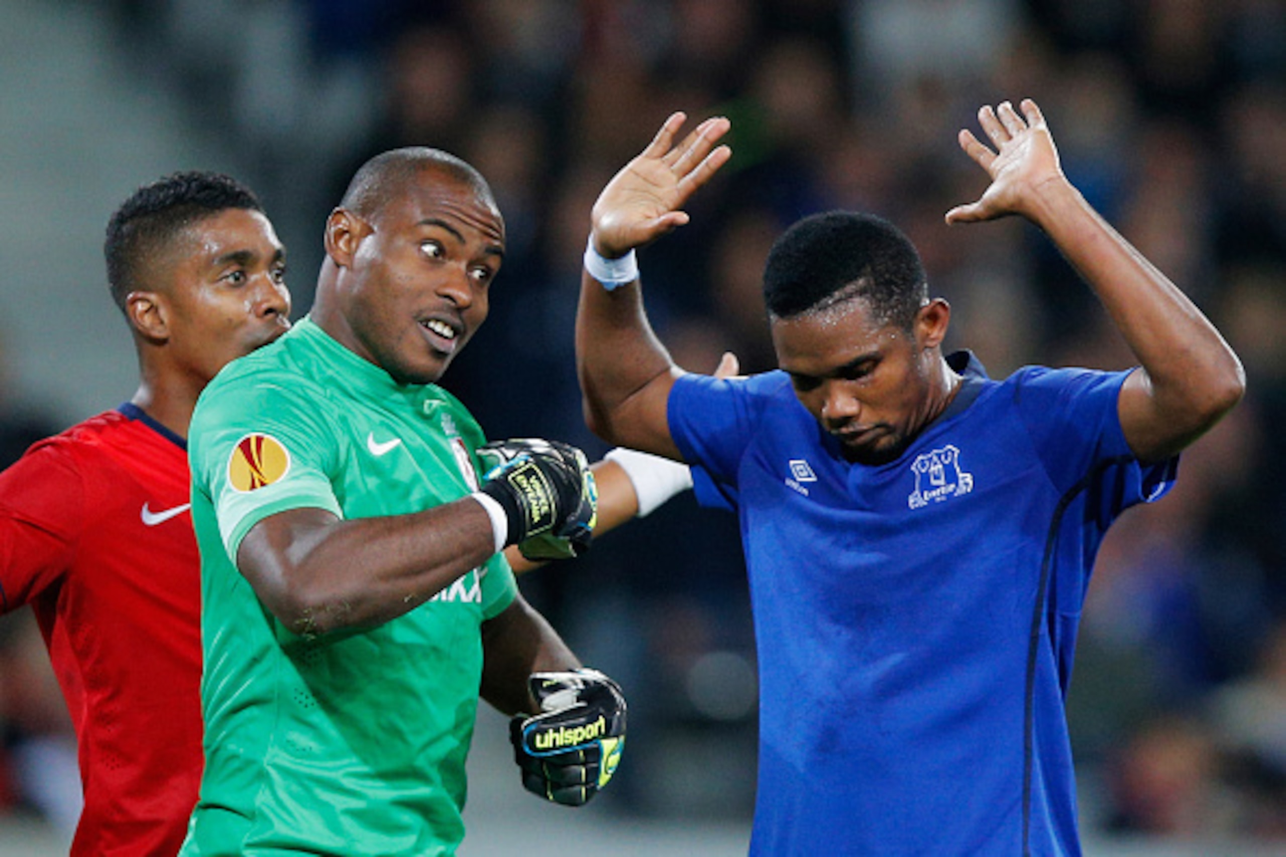LILLE, FRANCE - OCTOBER 23: Vincent Enyeama of Lille appeals against Samuel Eto'o of Everton during the UEFA Europa League Group H match between LOSC Lille and Everton at Grand Stade Lille Metropole on October 23, 2014 in Lille, France. (Photo by Dean M LILLE, FRANCE - OCTOBER 23: Vincent Enyeama of Lille appeals against Samuel Eto'o of Everton during the UEFA Europa League Group H match between LOSC Lille and Everton at Grand Stade Lille Metropole on October 23, 2014 in Lille, France. (Photo by Dean M