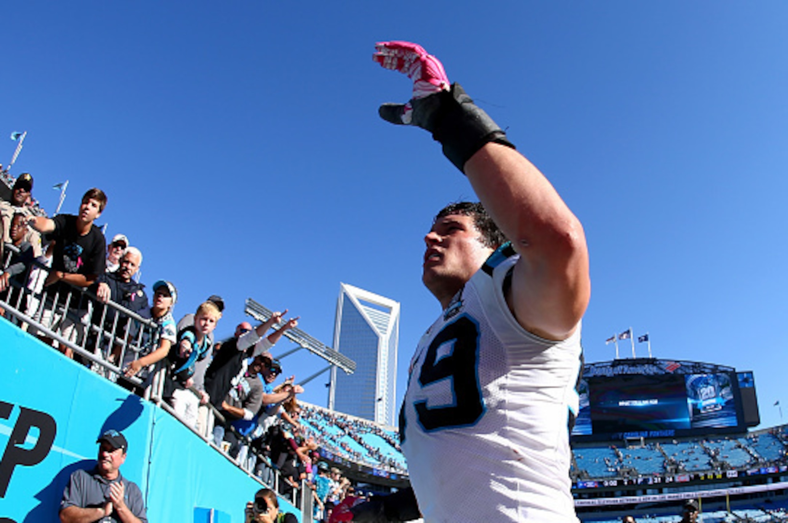 CHARLOTTE, NC - OCTOBER 05:  Luke Kuechly #59 of the Carolina Panthers at Bank of America Stadium on October 5, 2014 in Charlotte, North Carolina.  (Photo by Streeter Lecka/Getty Images)