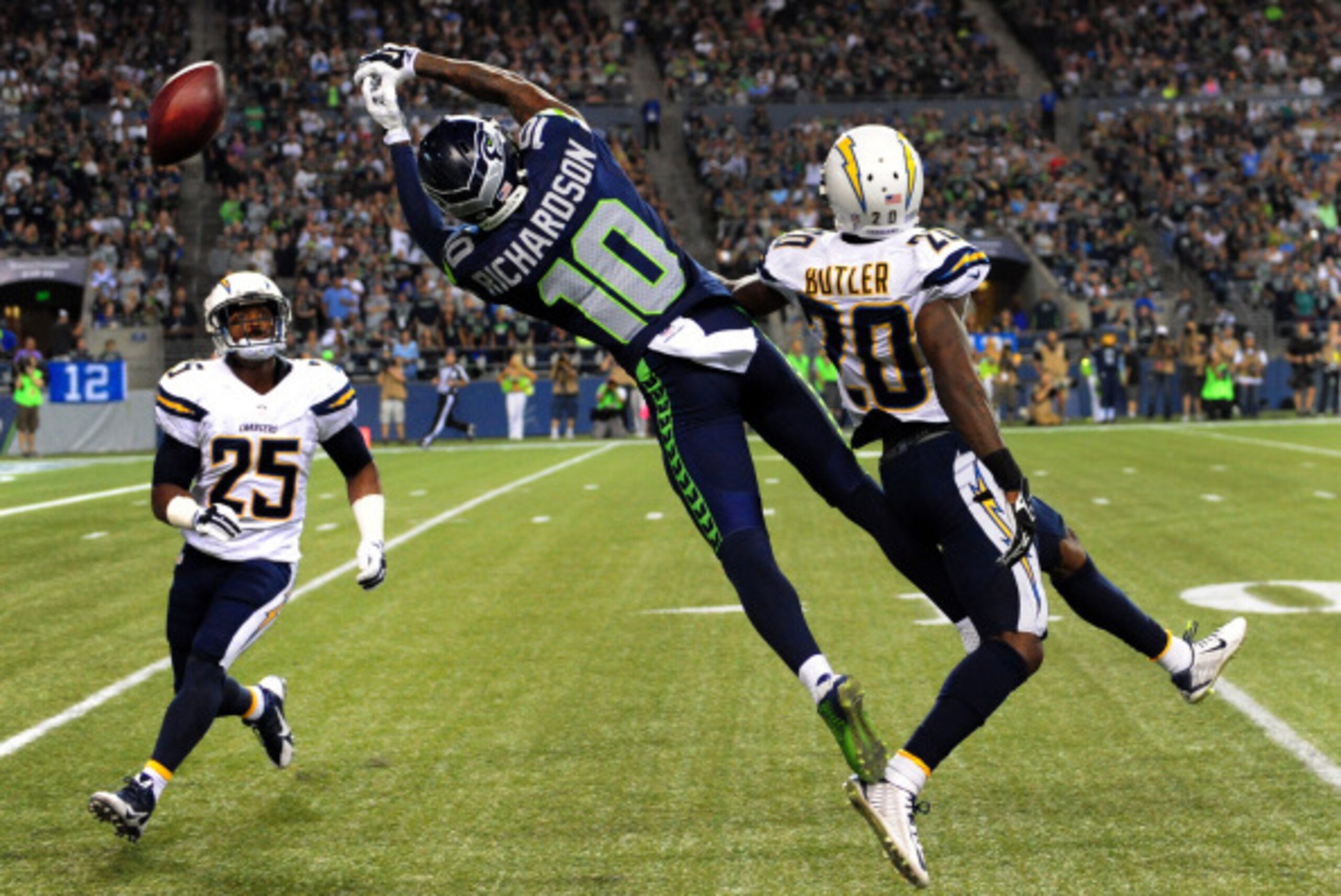 SEATTLE, WA - AUGUST 15: Wide receiver Paul Richardson #10 of the Seattle Seahawks has a ball go through his hands as defensive back Darrell Stuckey #25 and cornerback Crezdon Butler #20 of the San Diego Chargers defend during the fourth quarter of the ga