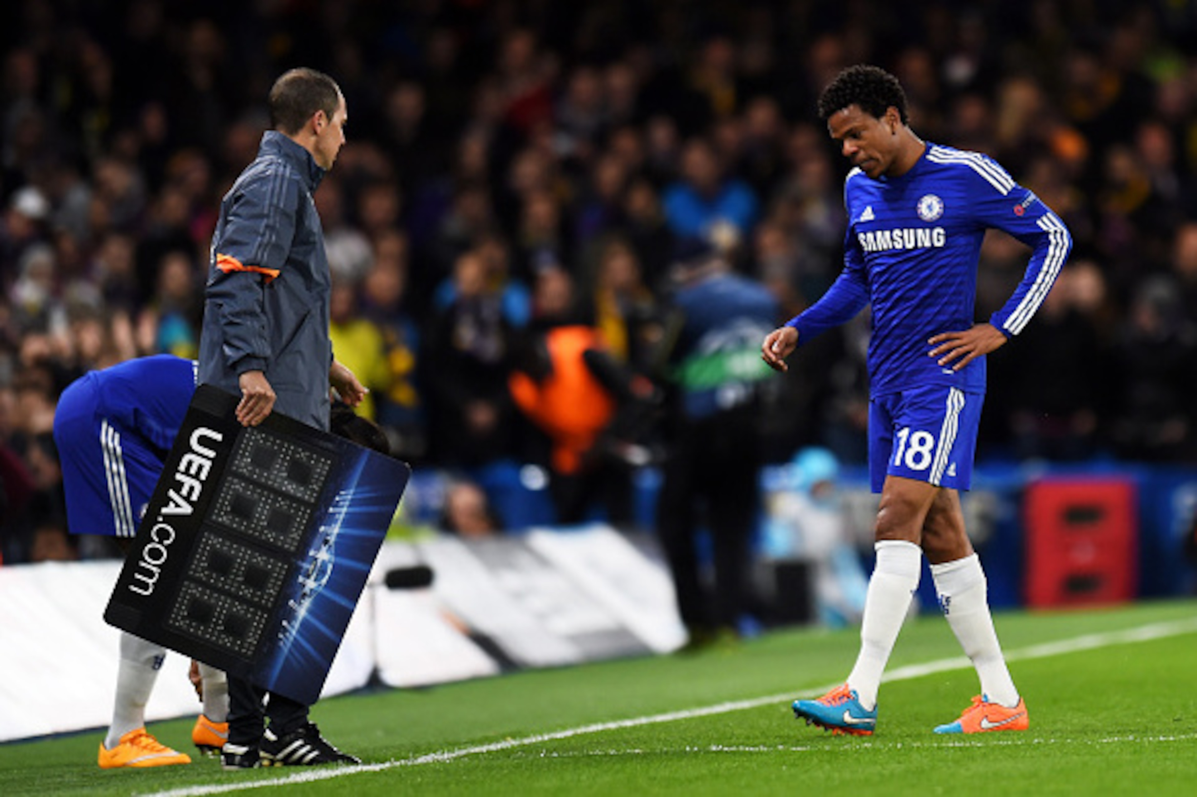 LONDON, ENGLAND - OCTOBER 21:  Loic Remy of Chelsea leaves the pitch injured after scoring his team's opening goal during the UEFA Champions League Group G match between Chelsea FC and NK Maribor at Stamford Bridge on October 21, 2014 in London, United Ki