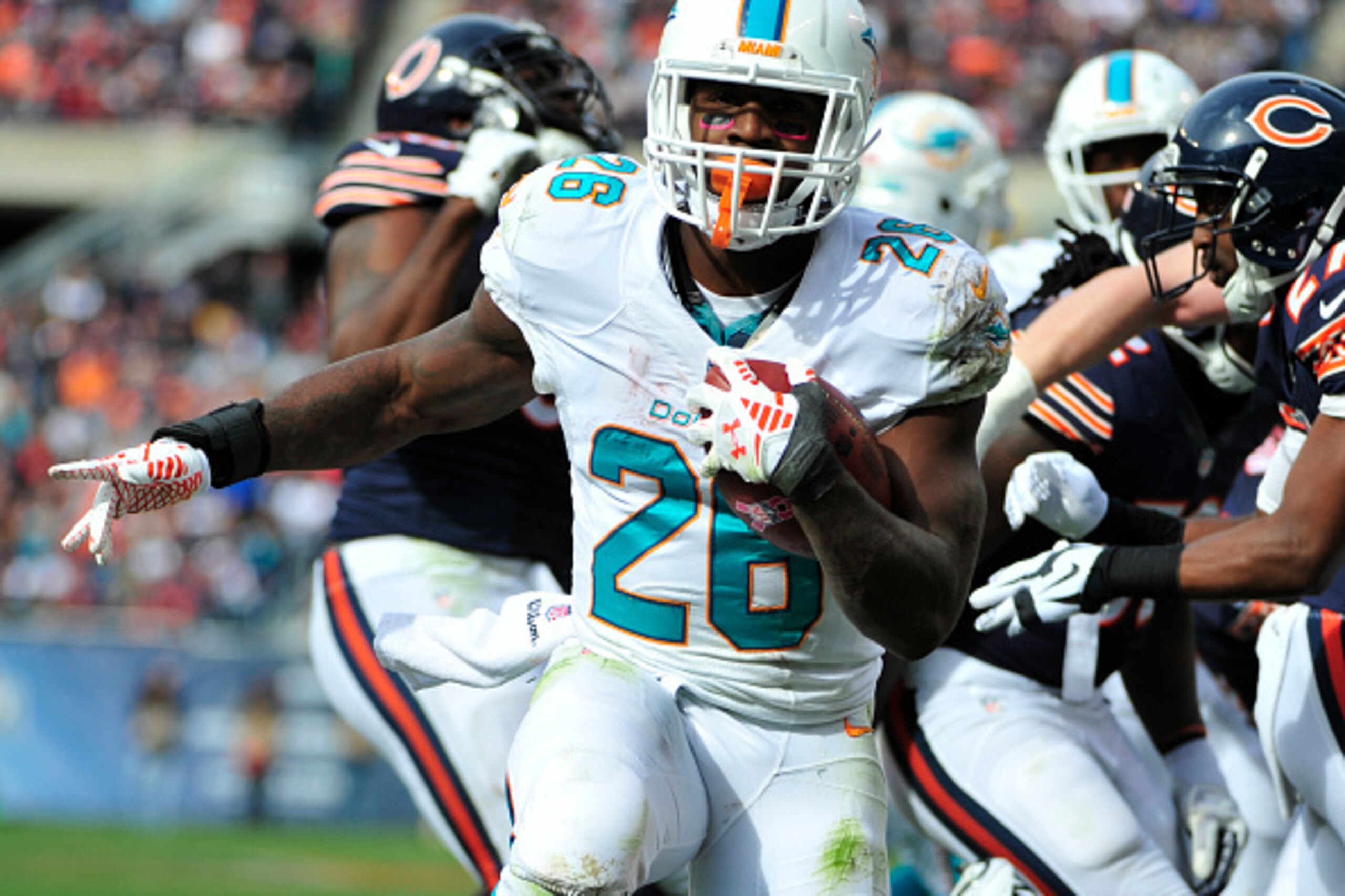 CHICAGO, IL- OCTOBER 19: Lamar Miller #26 of the Miami Dolphins runs against the Chicago Bears on October 19, 2014 at Soldier Field in Chicago, Illinois.  (Photo by David Banks/Getty Images)