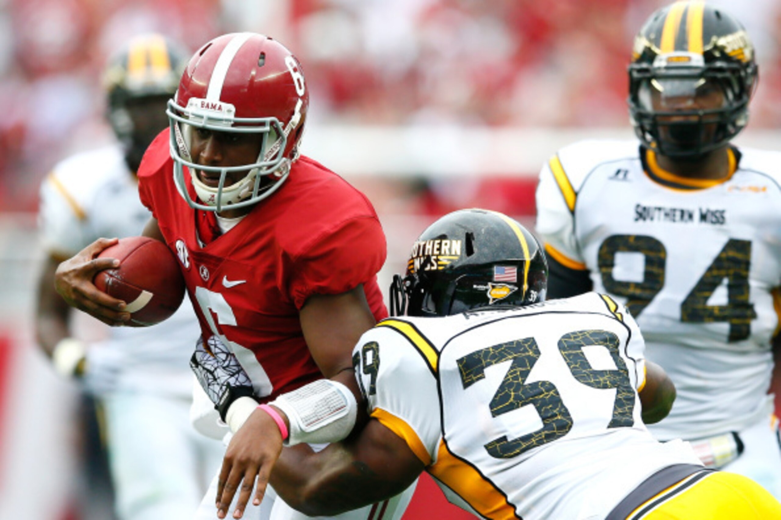 TUSCALOOSA, AL - SEPTEMBER 13:  Blake Sims #6 of the Alabama Crimson Tide breaks a tackle by Brian Anderson #39 of the Southern Miss Golden Eagles at Bryant-Denny Stadium on September 13, 2014 in Tuscaloosa, Alabama.  (Photo by Kevin C. Cox/Getty Images)