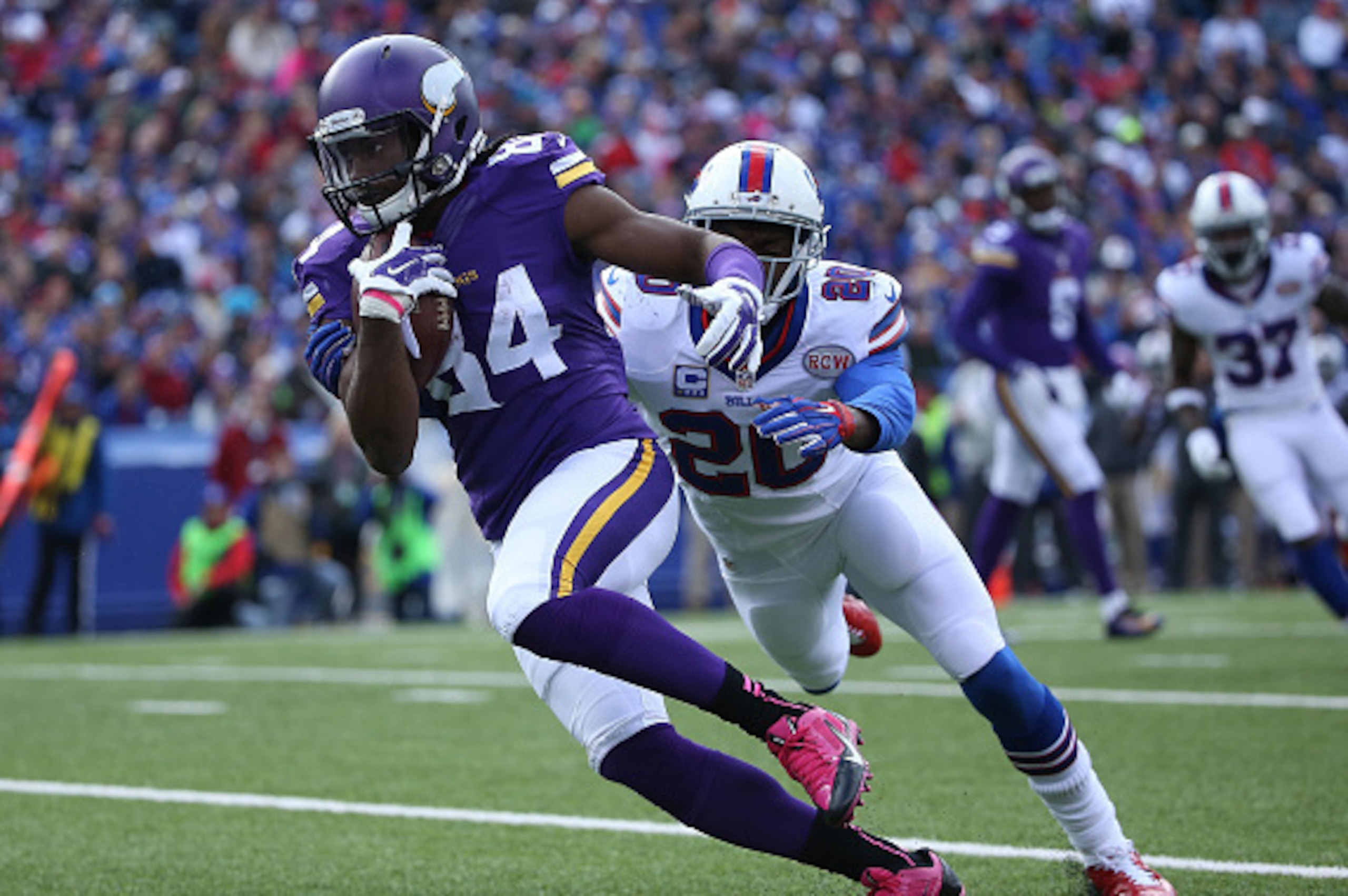 ORCHARD PARK, NY - OCTOBER 19:  Cordarrelle Patterson #84 of the Minnesota Vikings scores a touchdown as Corey Graham #20 of the Buffalo Bills defends during the first half at Ralph Wilson Stadium on October 19, 2014 in Orchard Park, New York.  (Photo by 