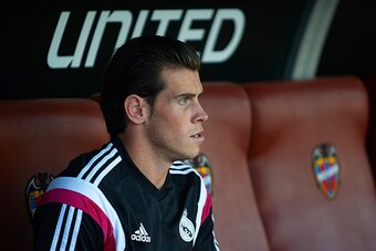 VALENCIA, SPAIN - OCTOBER 18: Gareth Bale of Real Madrid watches from the subsitute bench prior to the La Liga match between Levante UD and Real Madrid at Ciutat de Valencia on October 18, 2014 in Valencia, Spain.  (Photo by Manuel Queimadelos Alonso/Gett