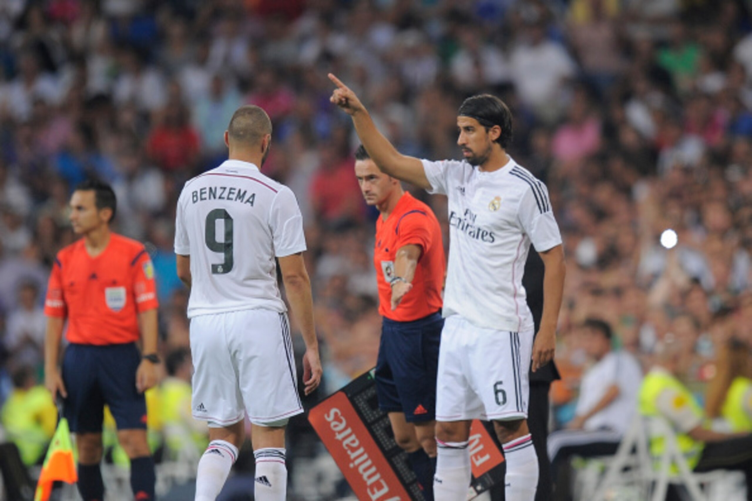MADRID, SPAIN - AUGUST 25:  Sami Khedira of Real Madrid CF comes on for Karim Benzema during the La liga match between Real Madrid CF and Cordoba CF at Estadio Santiago Bernabeu on August 25, 2014 in Madrid, Spain.  (Photo by Denis Doyle/Getty Images)