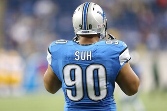 DETROIT, MI - SEPTEMBER 21:  Ndamukong Suh #90 of the Detroit Lions warms up prior to the start of the game against the Green Bay Packers at Ford Field on September 21, 2014 in Detroit, Michigan. The Lions defeated the Packers 19-7.  (Photo by Leon Halip/