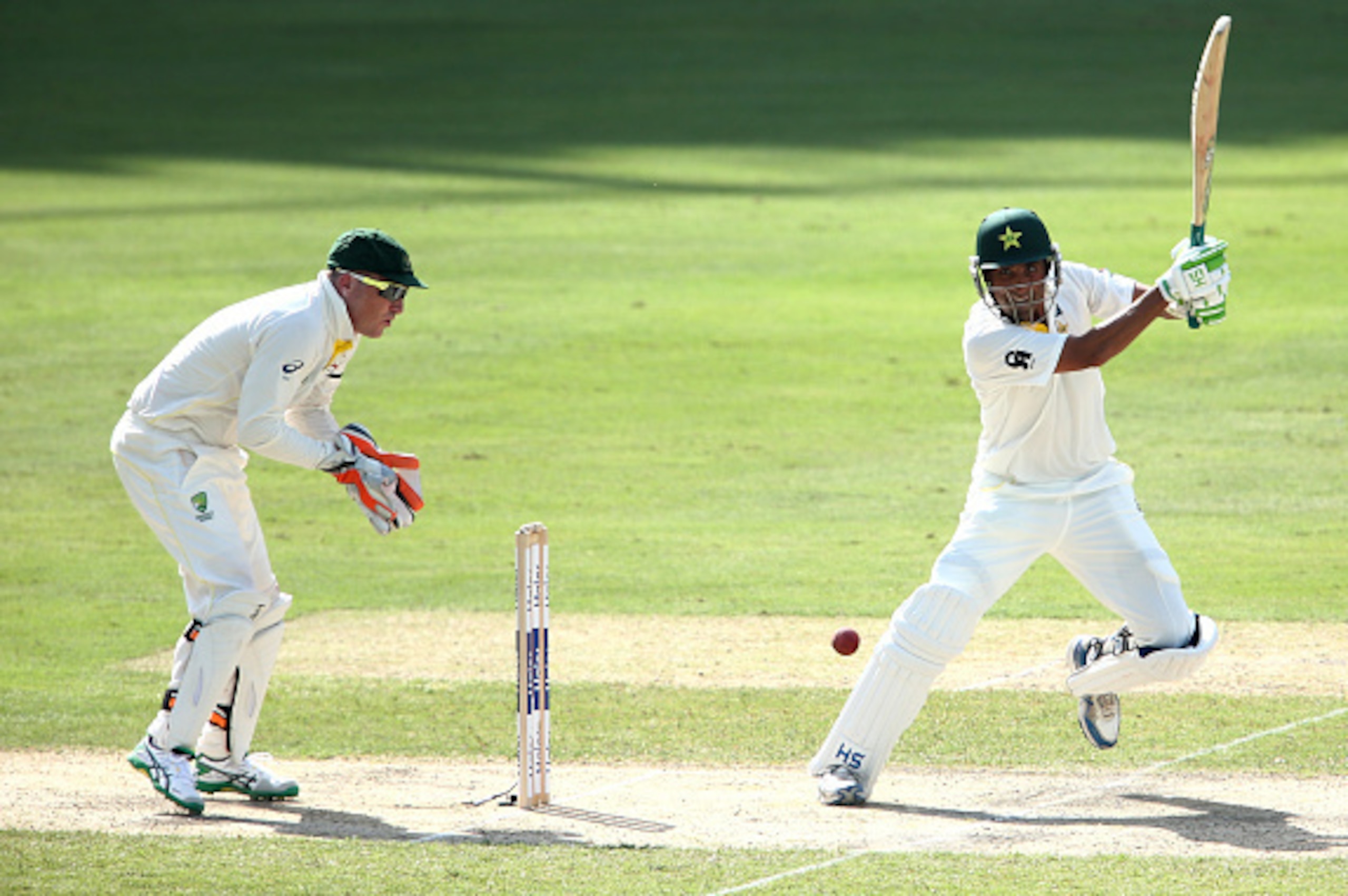 DUBAI, UNITED ARAB EMIRATES - OCTOBER 22: Younis Khan of Pakistan bats during Day One of the First Test between Pakistan and Australia at Dubai International Stadium on October 22, 2014 in Dubai, United Arab Emirates. (Photo by Warren Little/Getty Image DUBAI, UNITED ARAB EMIRATES - OCTOBER 22: Younis Khan of Pakistan bats during Day One of the First Test between Pakistan and Australia at Dubai International Stadium on October 22, 2014 in Dubai, United Arab Emirates. (Photo by Warren Little/Getty Image