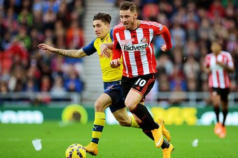 SUNDERLAND, ENGLAND - OCTOBER 25:  Hector Bellerin of Arsenal and Connor Wickham of Sunderland compete for the ball during the Barclays Premier League match between Sunderland and Arsenal at the Stadium of Light on October 25, 2014 in Sunderland, England.